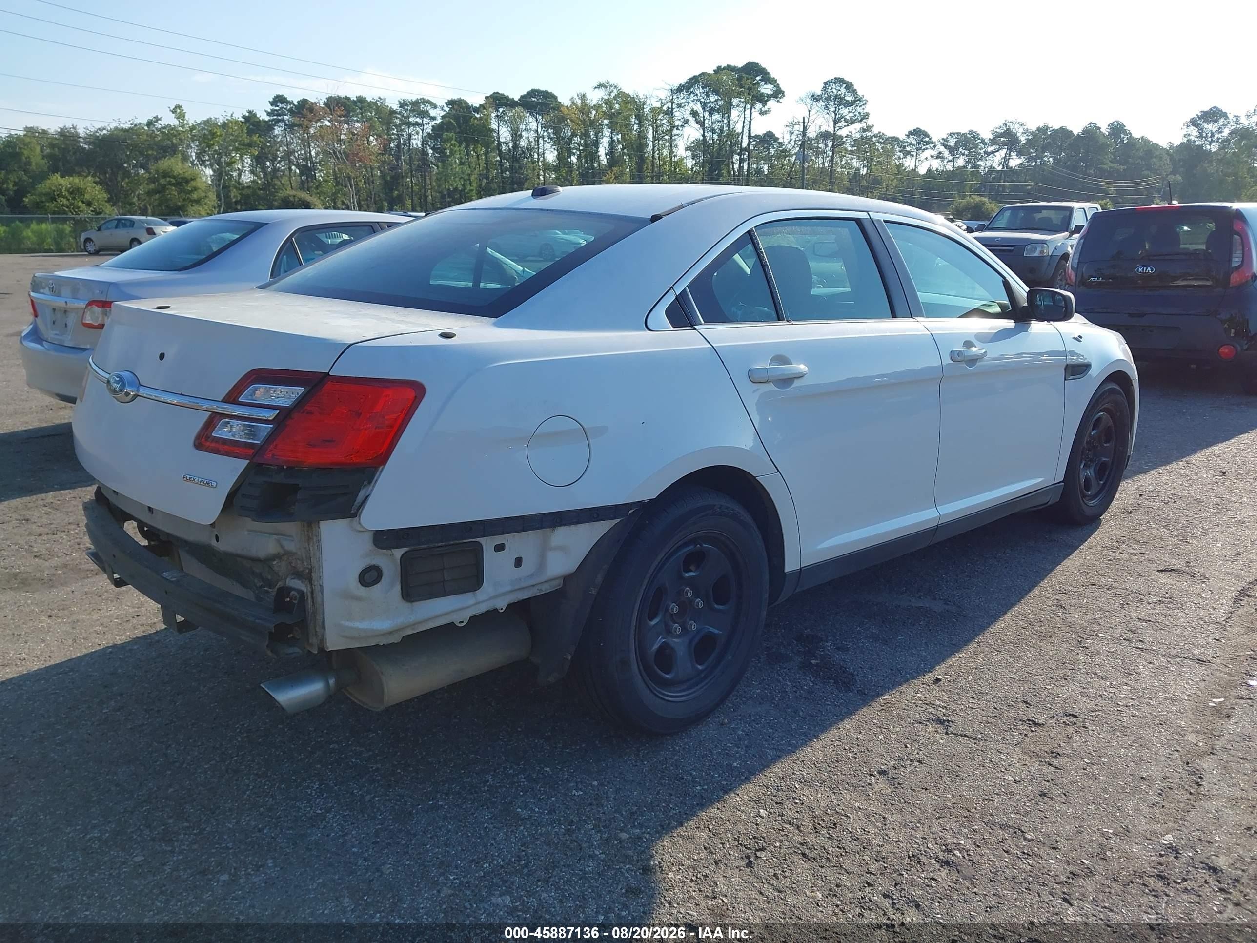 2015 Ford Police Interceptor   White vin: 1FAHP2L86FG116546