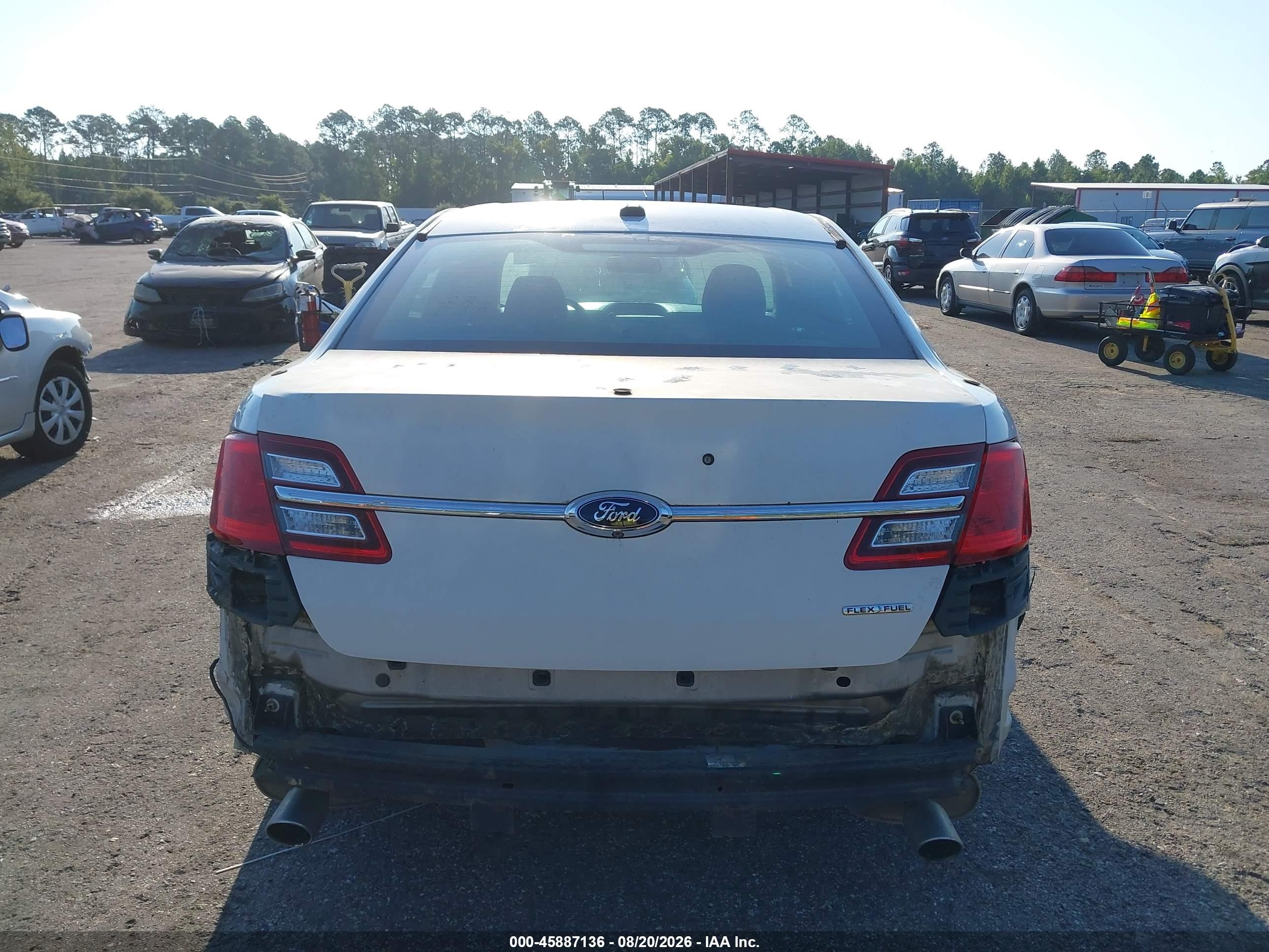 2015 Ford Police Interceptor   White vin: 1FAHP2L86FG116546