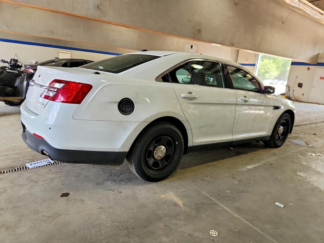 2017 Ford Taurus Police Interceptor White vin: 1FAHP2L87HG143676