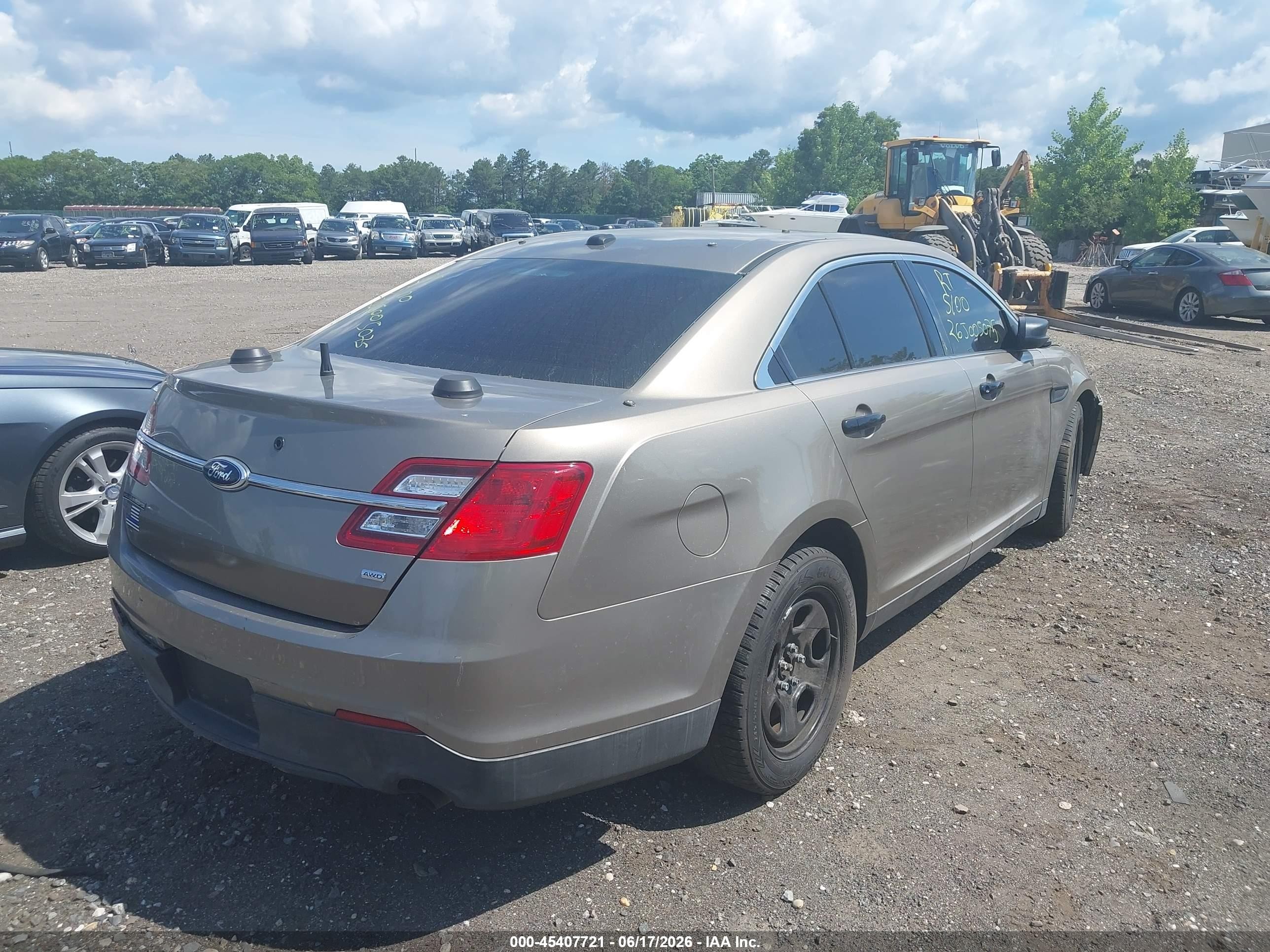 2013 Ford Police Interceptor   Silver vin: 1FAHP2M80DG162739