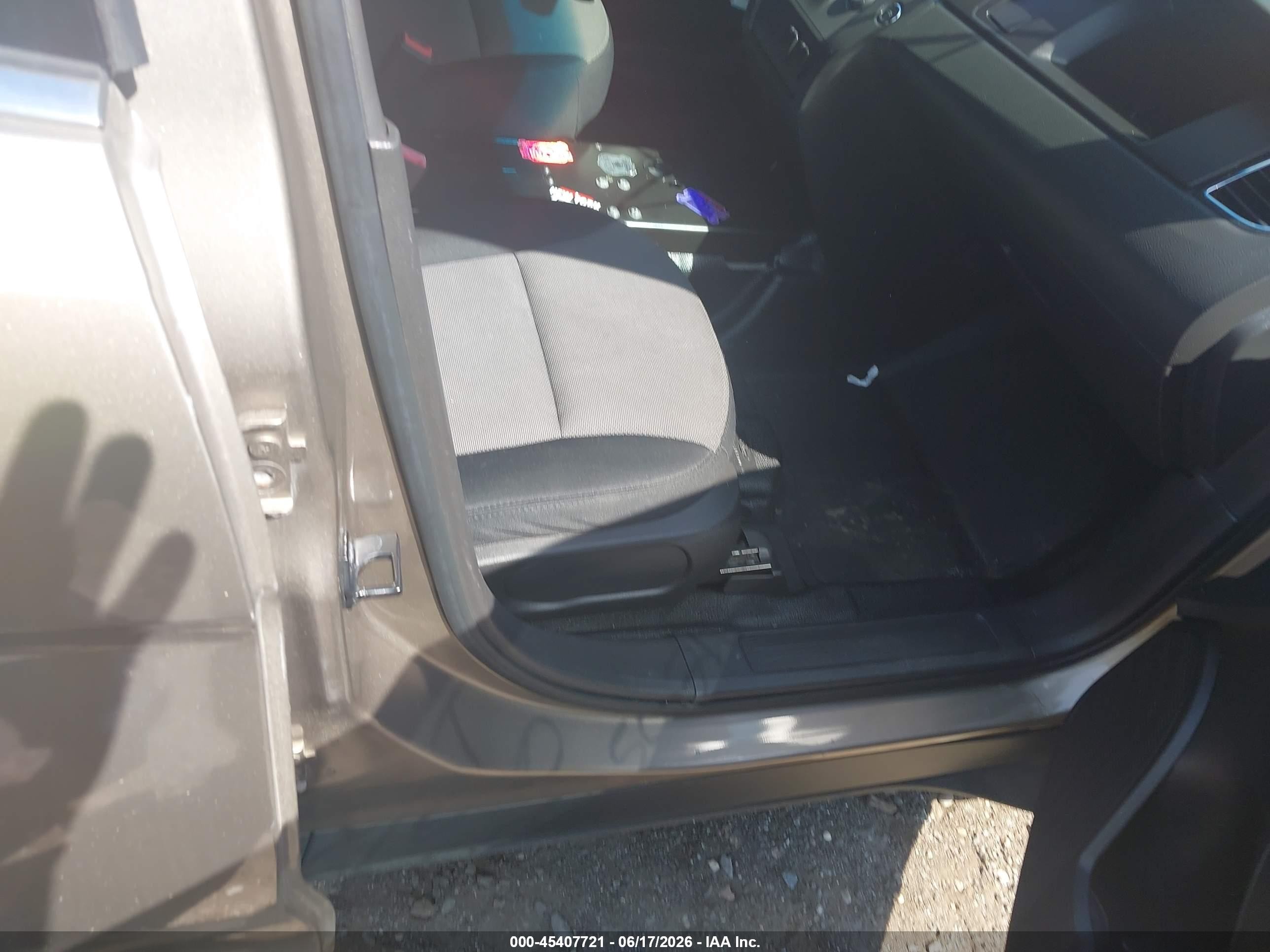 2013 Ford Police Interceptor   Silver vin: 1FAHP2M80DG162739