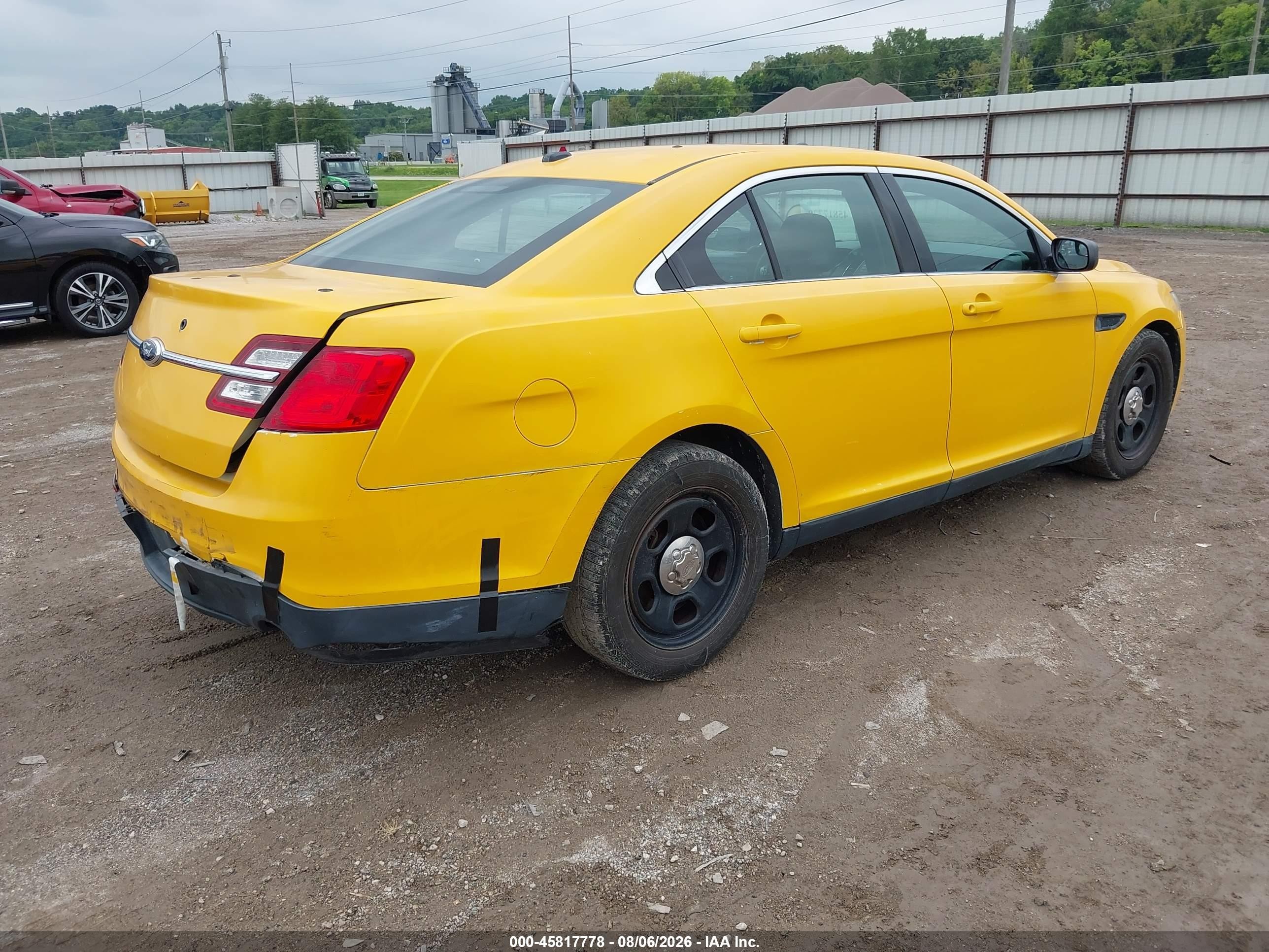 2013 Ford Police Interceptor   Yellow vin: 1FAHP2M81DG143469