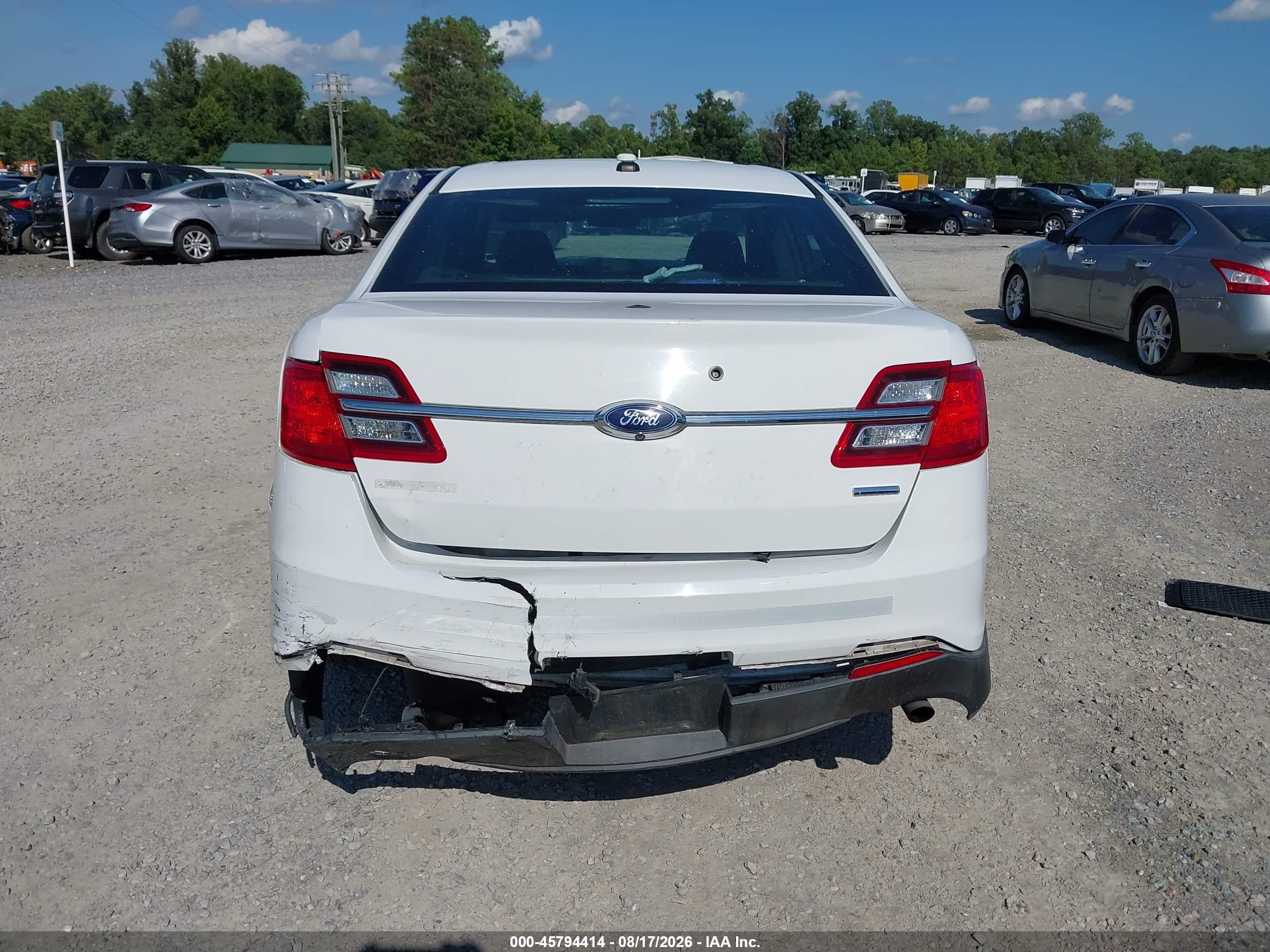 2013 Ford Police Interceptor   White vin: 1FAHP2M82DG148700
