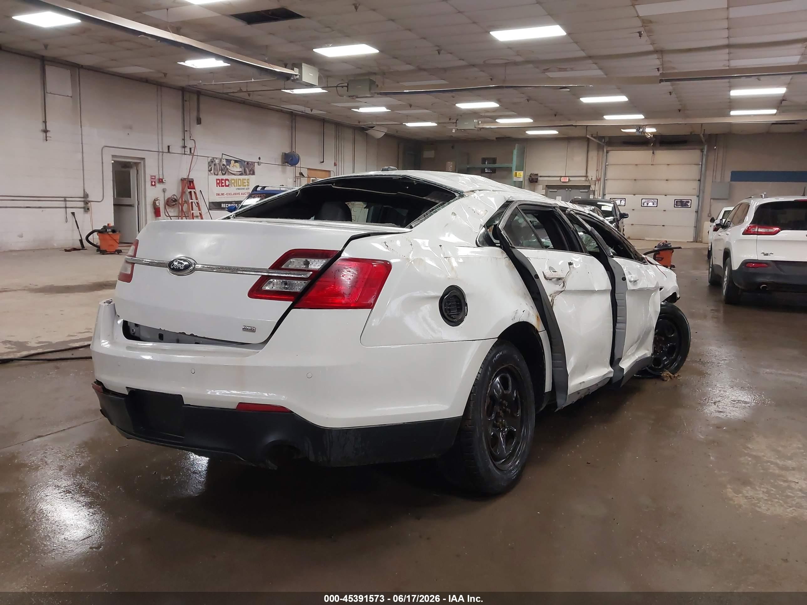 2013 Ford Police Interceptor   White vin: 1FAHP2M82DG235545