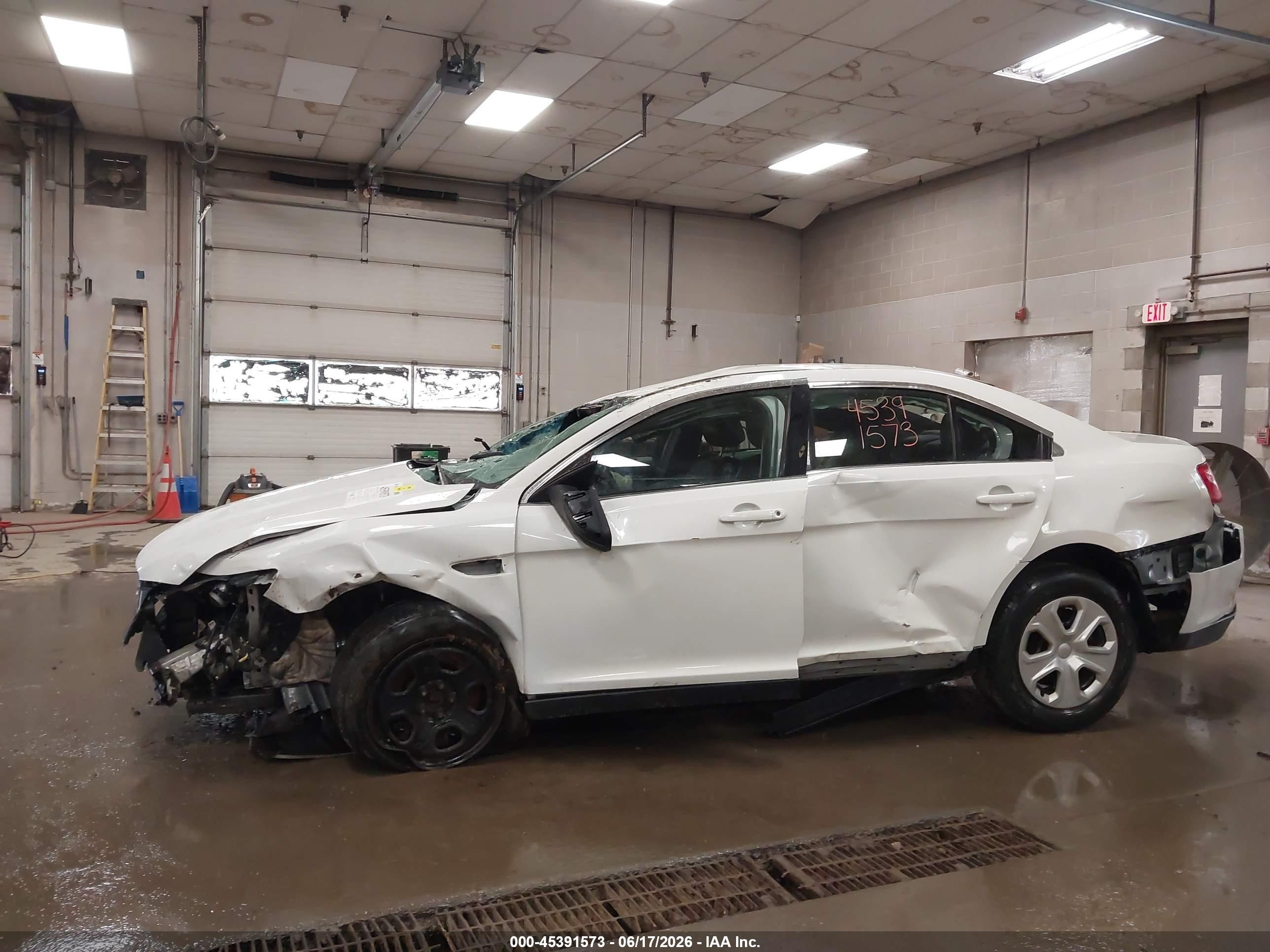 2013 Ford Police Interceptor   White vin: 1FAHP2M82DG235545