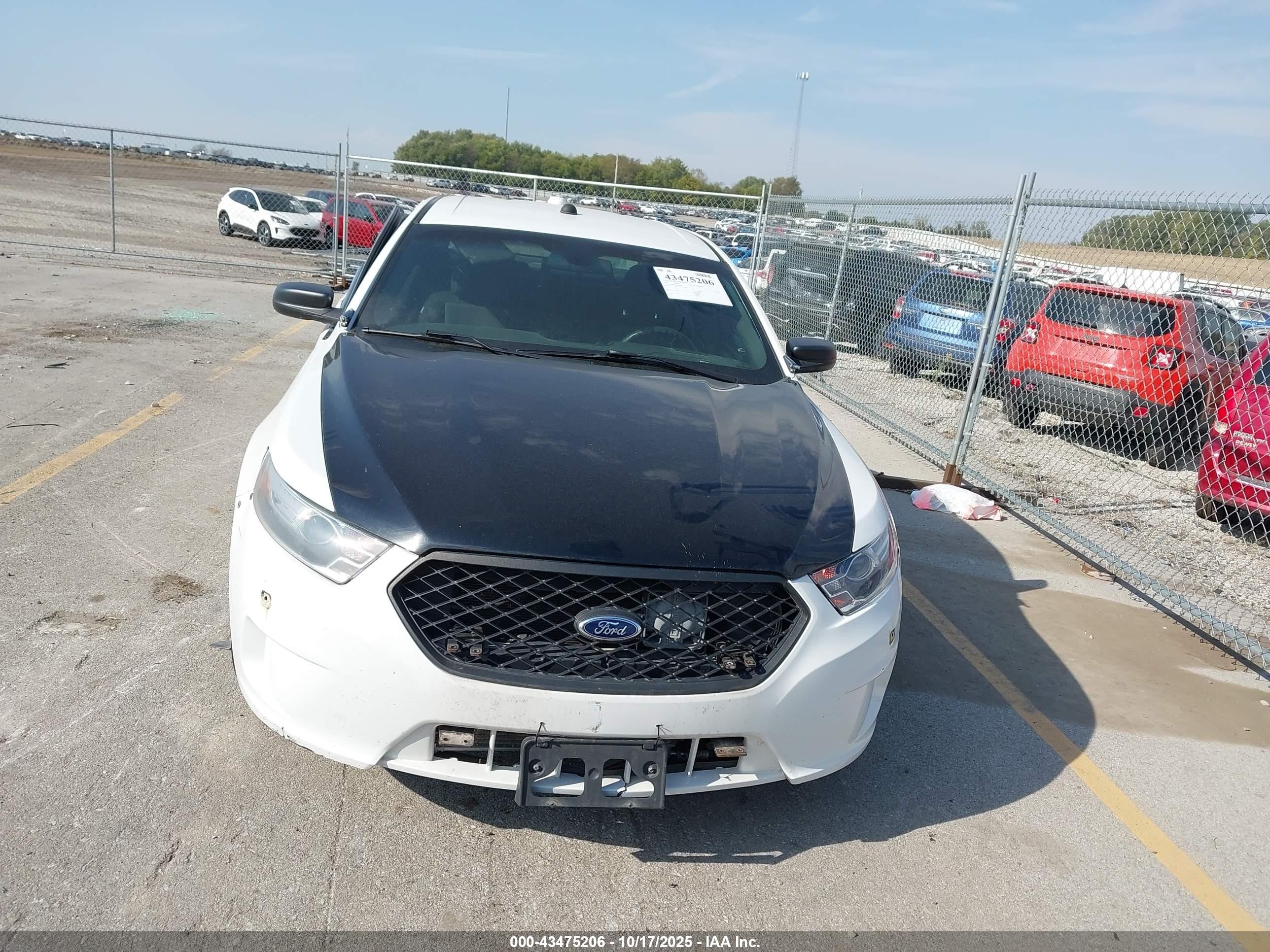2013 Ford Police Interceptor   White vin: 1FAHP2M83DG143456
