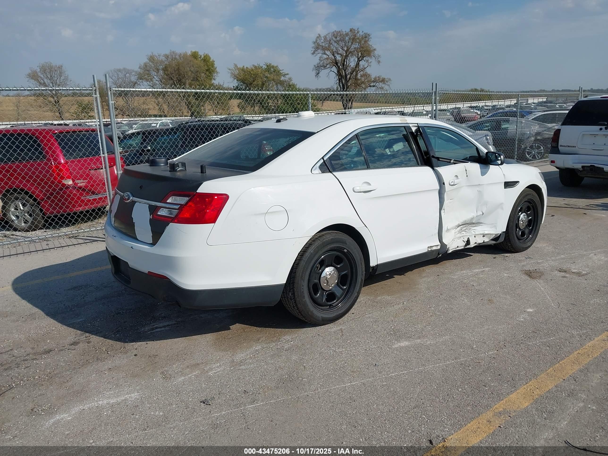 2013 Ford Police Interceptor   White vin: 1FAHP2M83DG143456