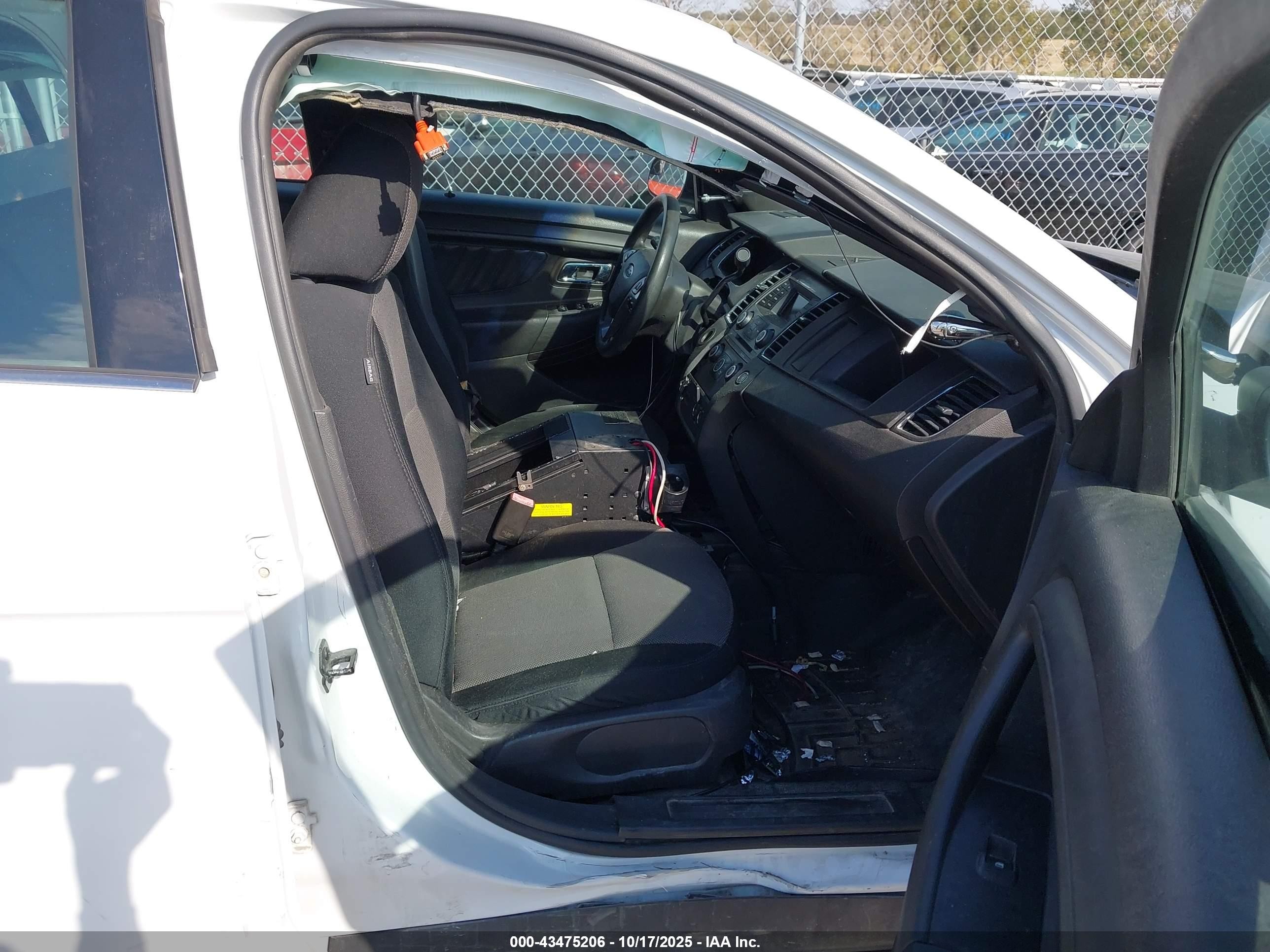 2013 Ford Police Interceptor   White vin: 1FAHP2M83DG143456