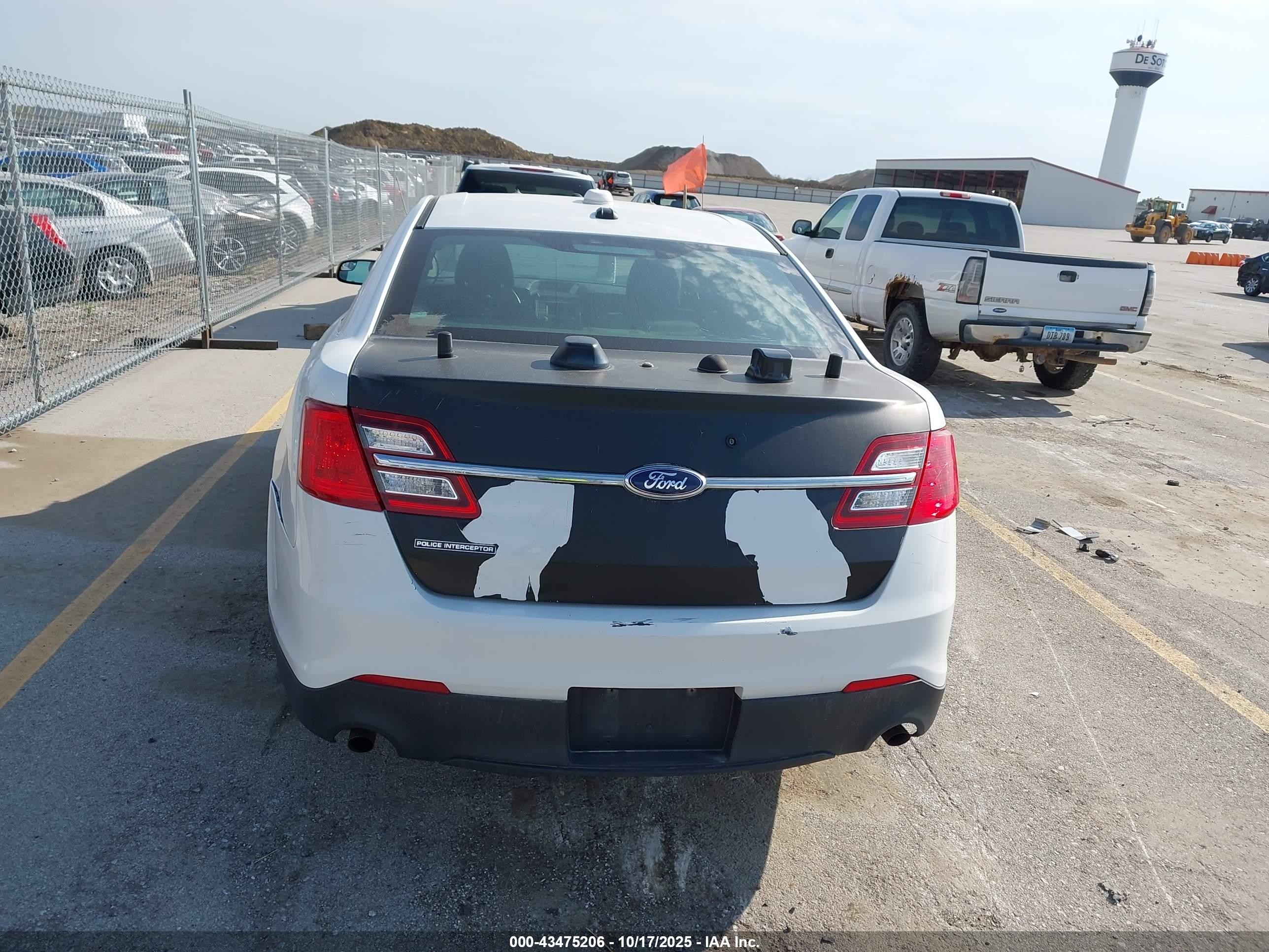 2013 Ford Police Interceptor   White vin: 1FAHP2M83DG143456