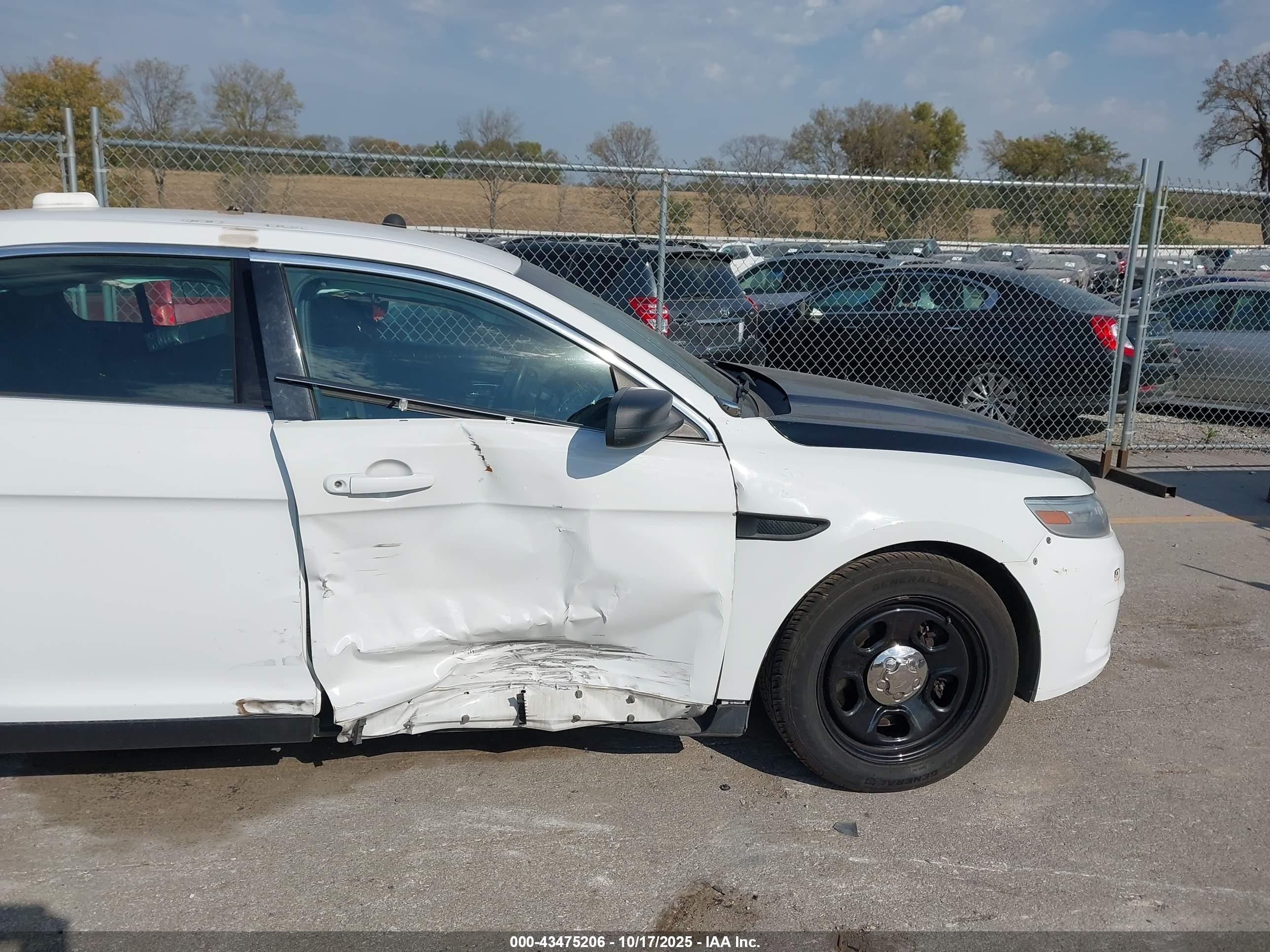 2013 Ford Police Interceptor   White vin: 1FAHP2M83DG143456