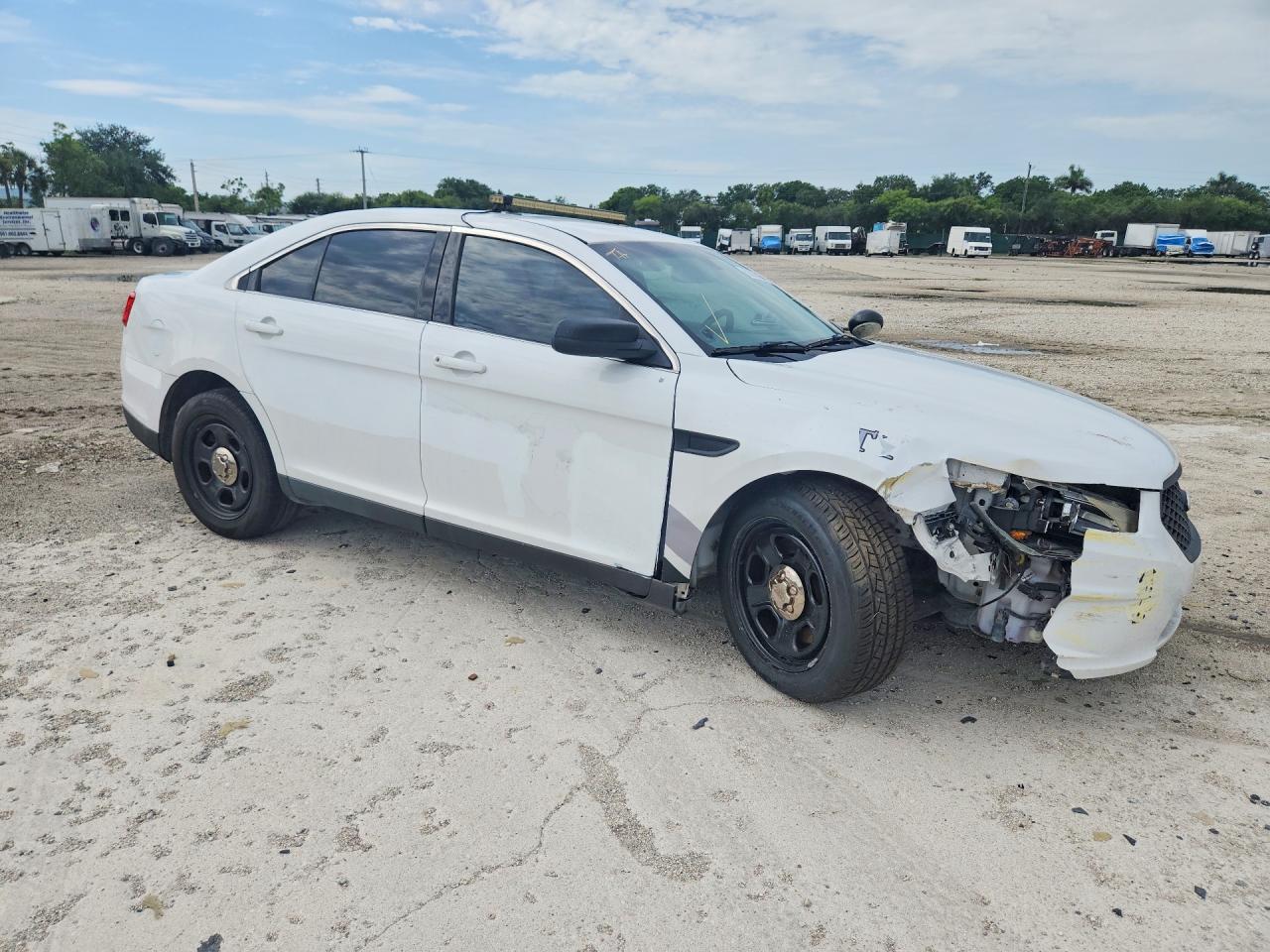 2013 Ford Taurus Police Interceptor White vin: 1FAHP2M85DG144950