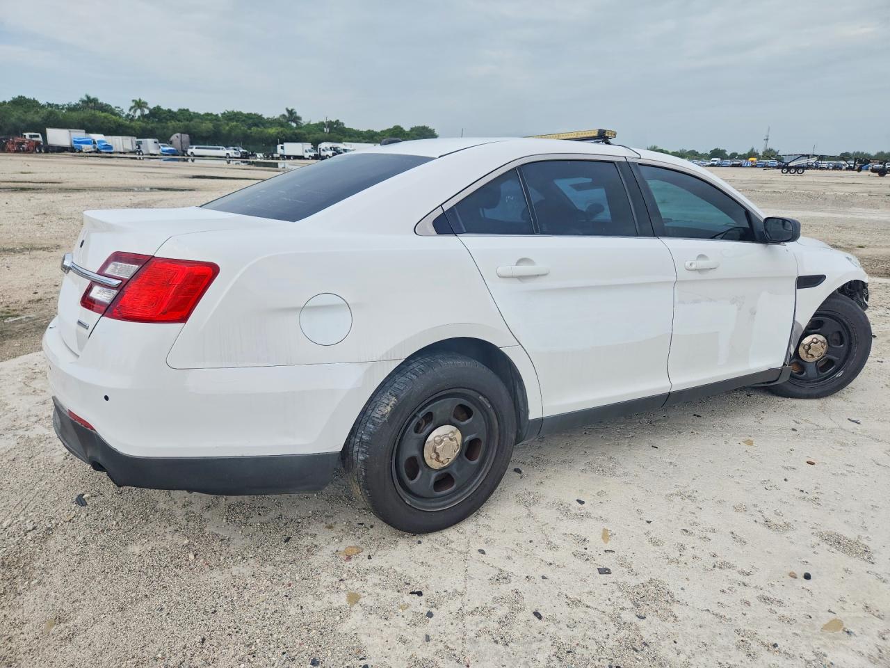 2013 Ford Taurus Police Interceptor White vin: 1FAHP2M85DG144950