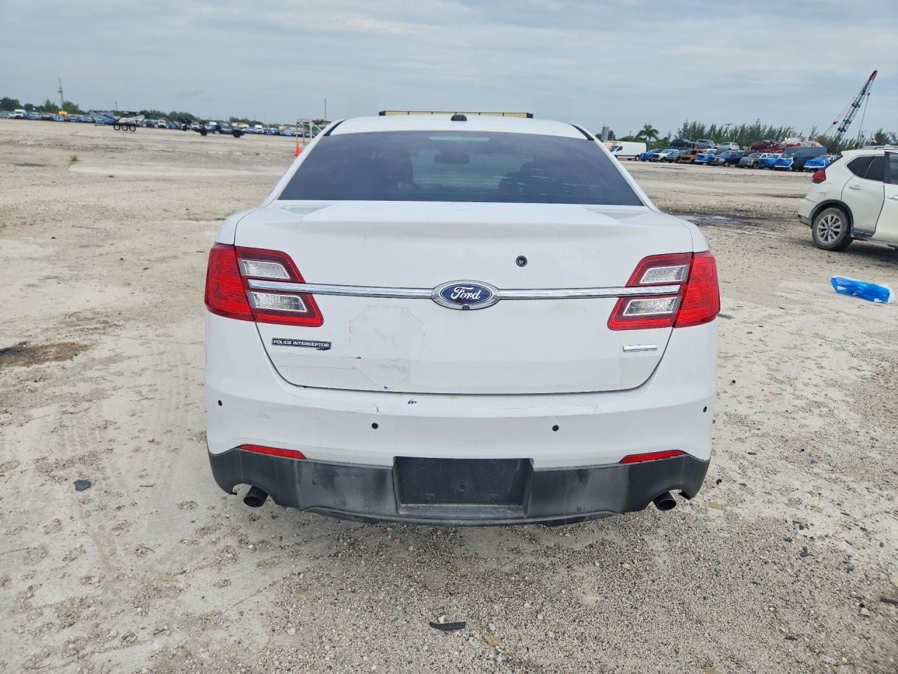 2013 Ford Taurus Police Interceptor White vin: 1FAHP2M85DG144950