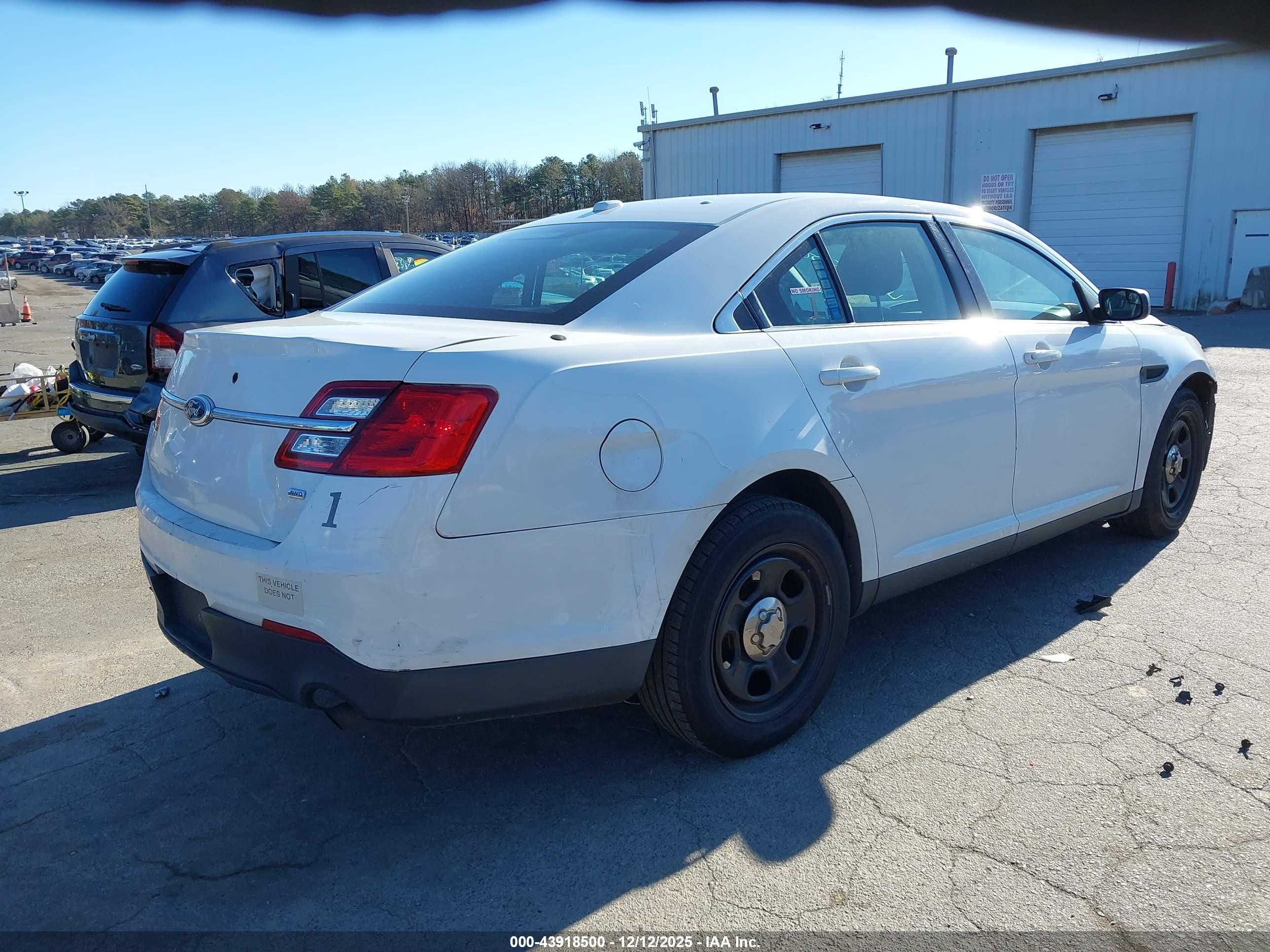 2013 Ford Police Interceptor   White vin: 1FAHP2M87DG143248
