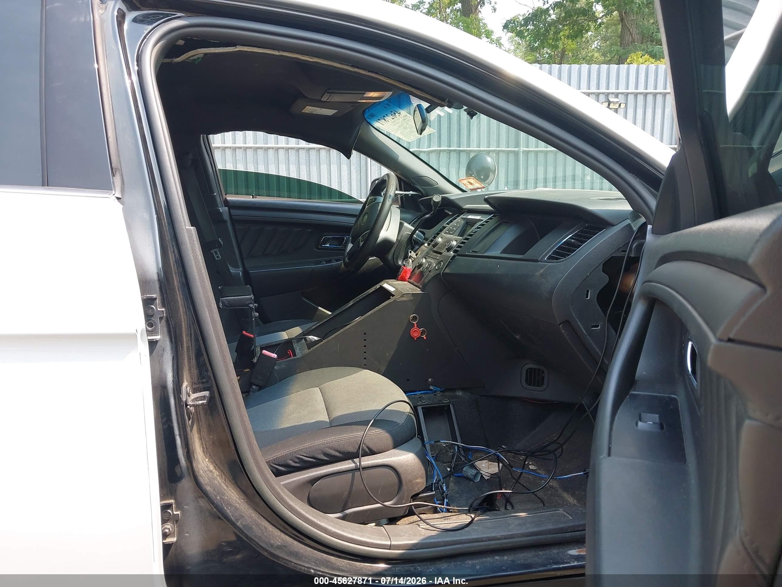 2013 Ford Police Interceptor   White vin: 1FAHP2M87DG202217