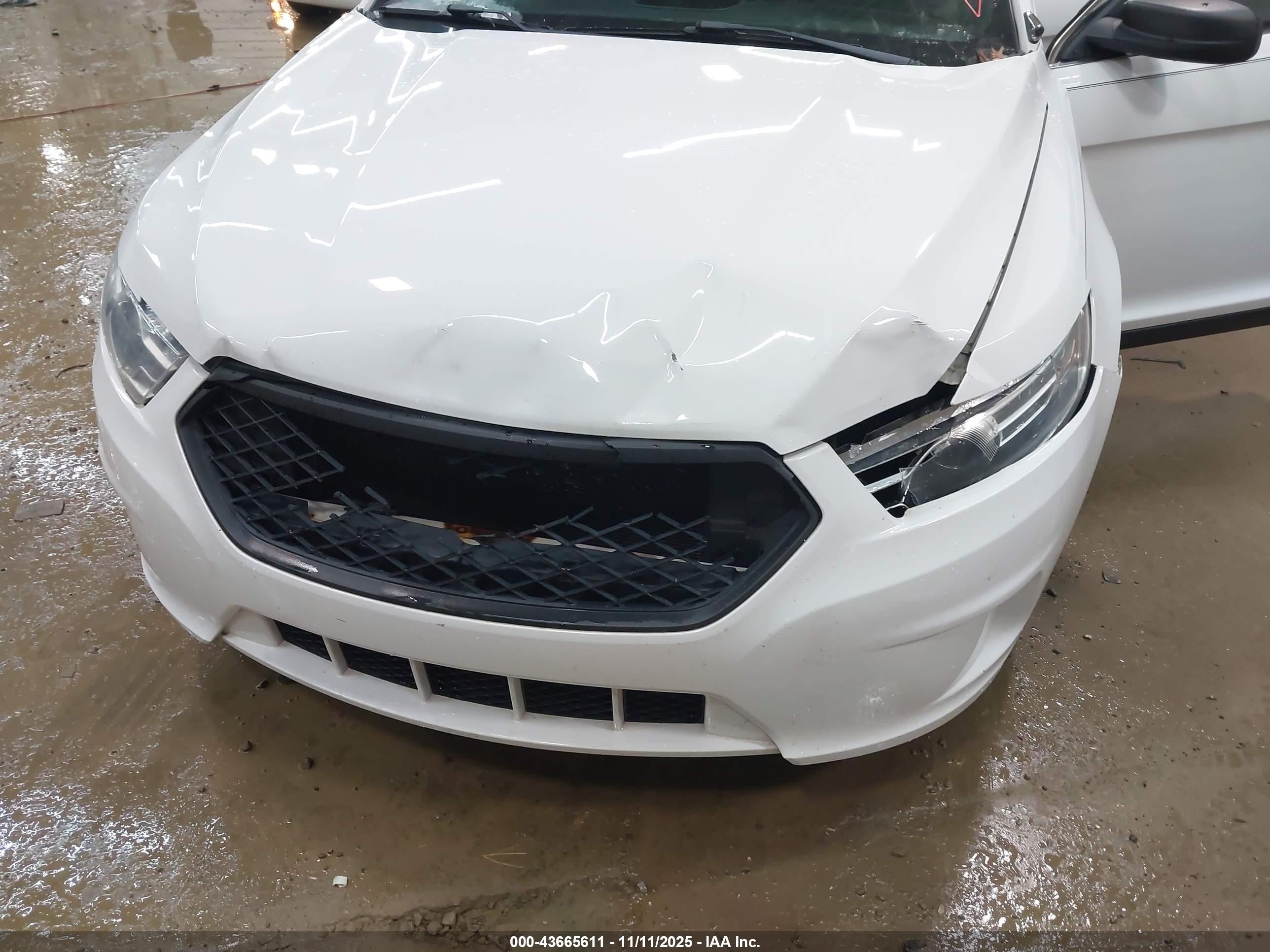 2015 Ford Police Interceptor   Белый vin: 1FAHP2MK1FG133779