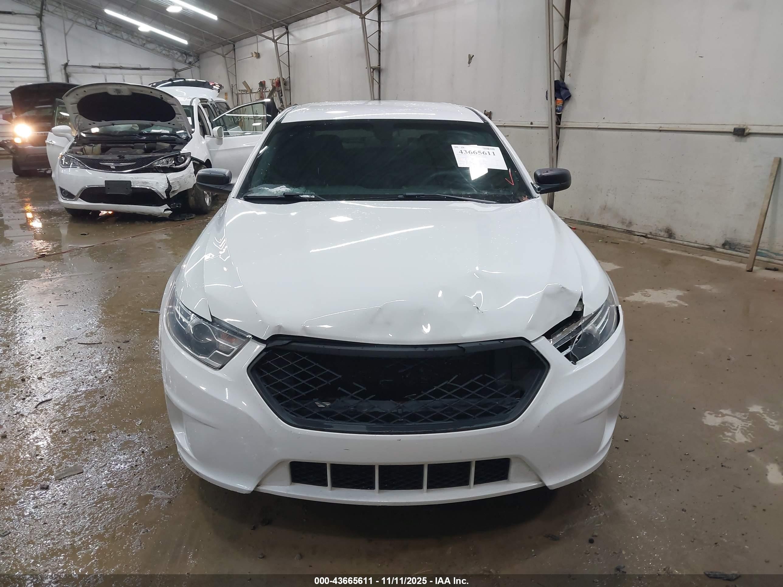 2015 Ford Police Interceptor   Белый vin: 1FAHP2MK1FG133779