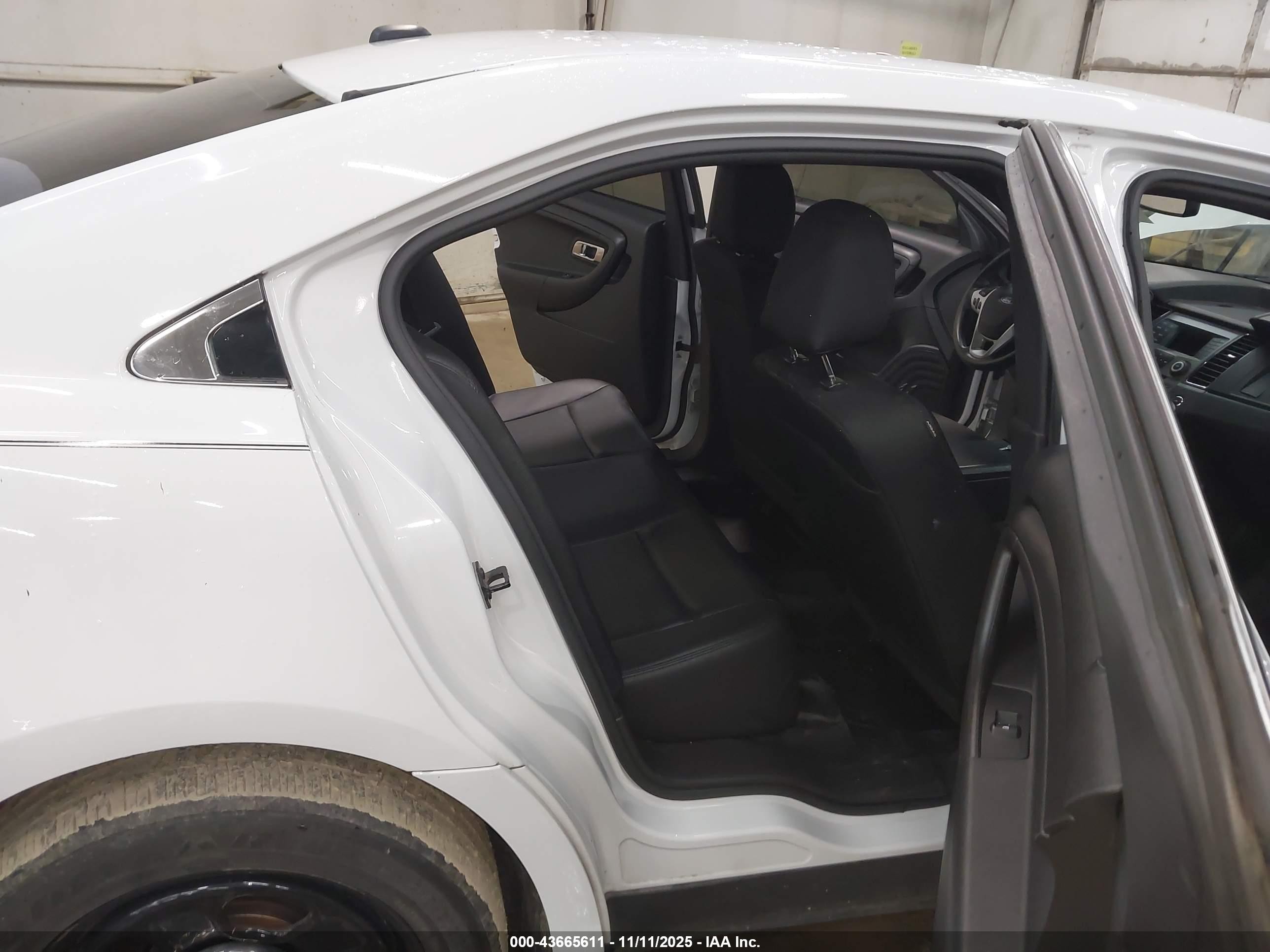 2015 Ford Police Interceptor   Белый vin: 1FAHP2MK1FG133779