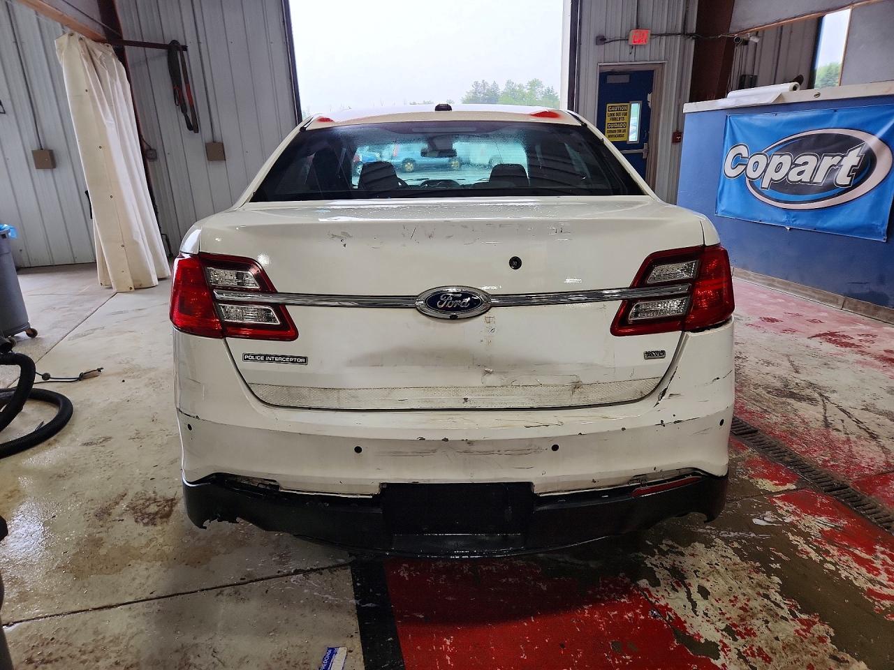 2015 Ford Taurus Police Interceptor Белый vin: 1FAHP2MK1FG157290