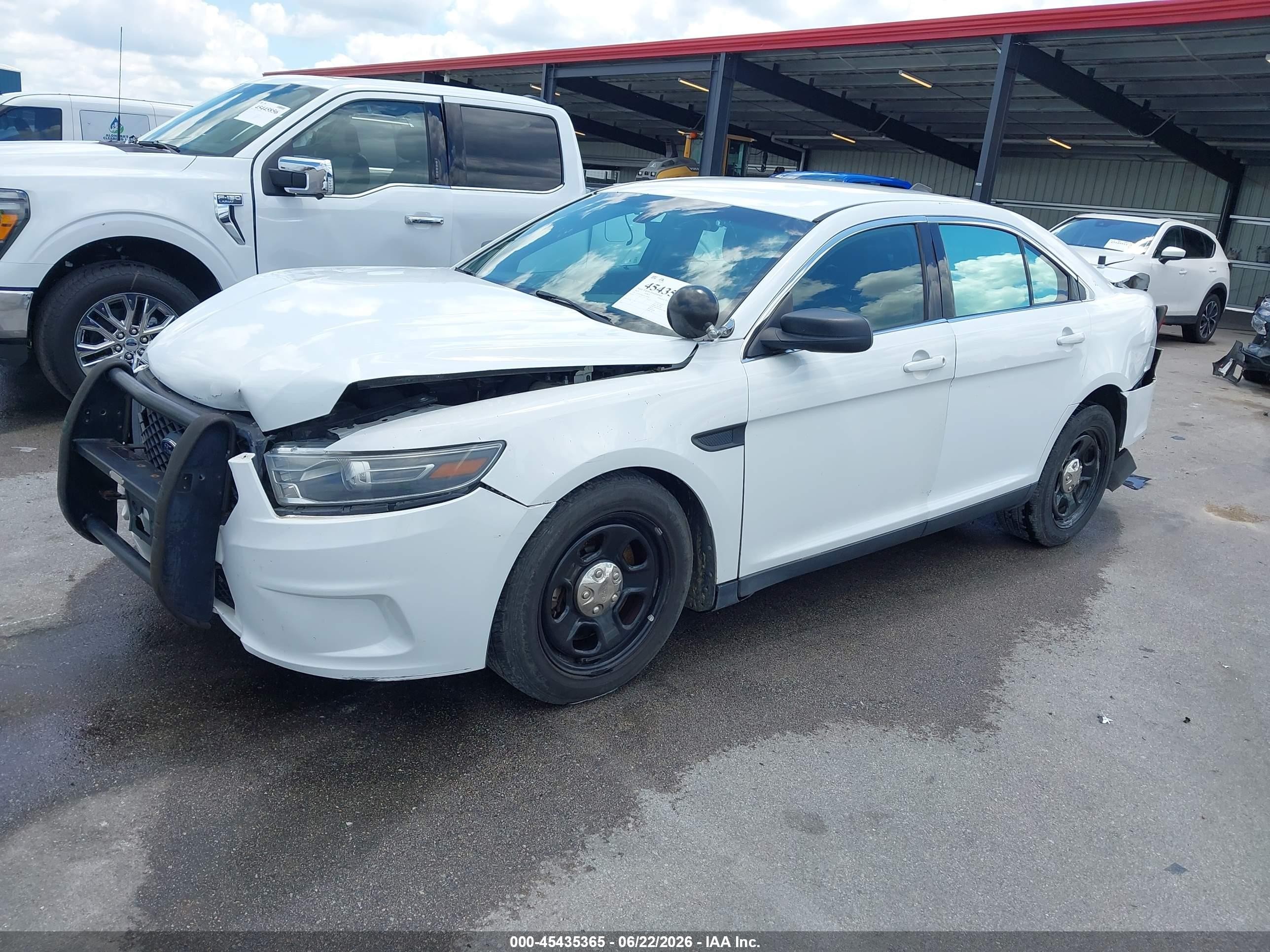 2015 Ford Police Interceptor   White vin: 1FAHP2MK2FG149036