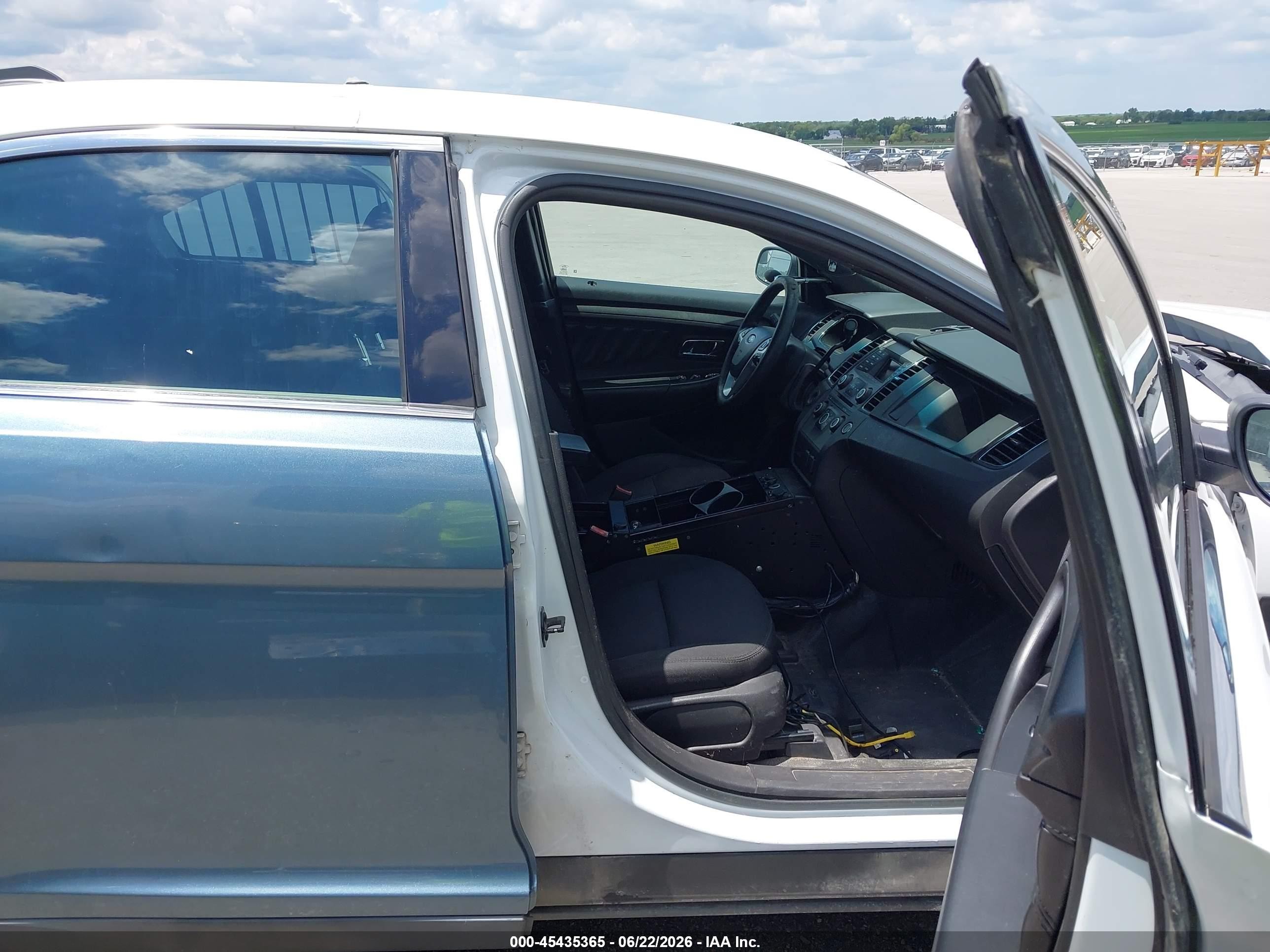 2015 Ford Police Interceptor   White vin: 1FAHP2MK2FG149036