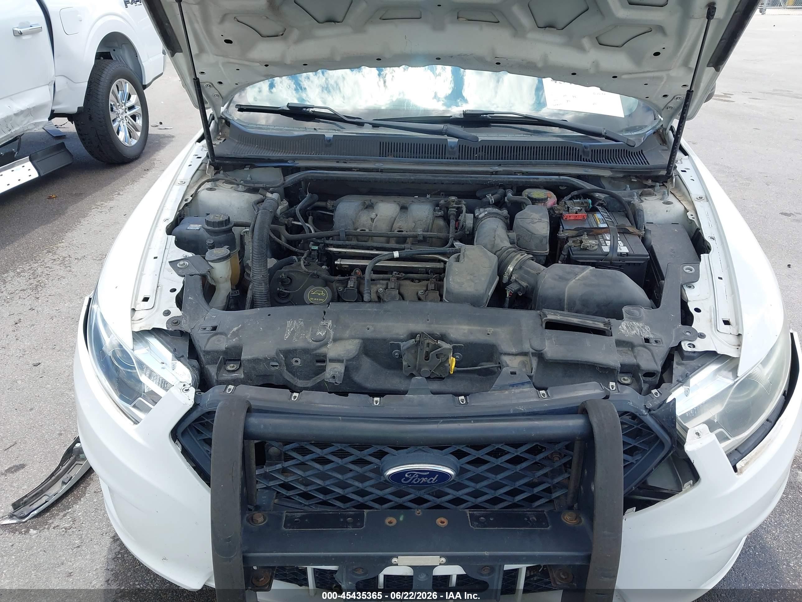 2015 Ford Police Interceptor   White vin: 1FAHP2MK2FG149036