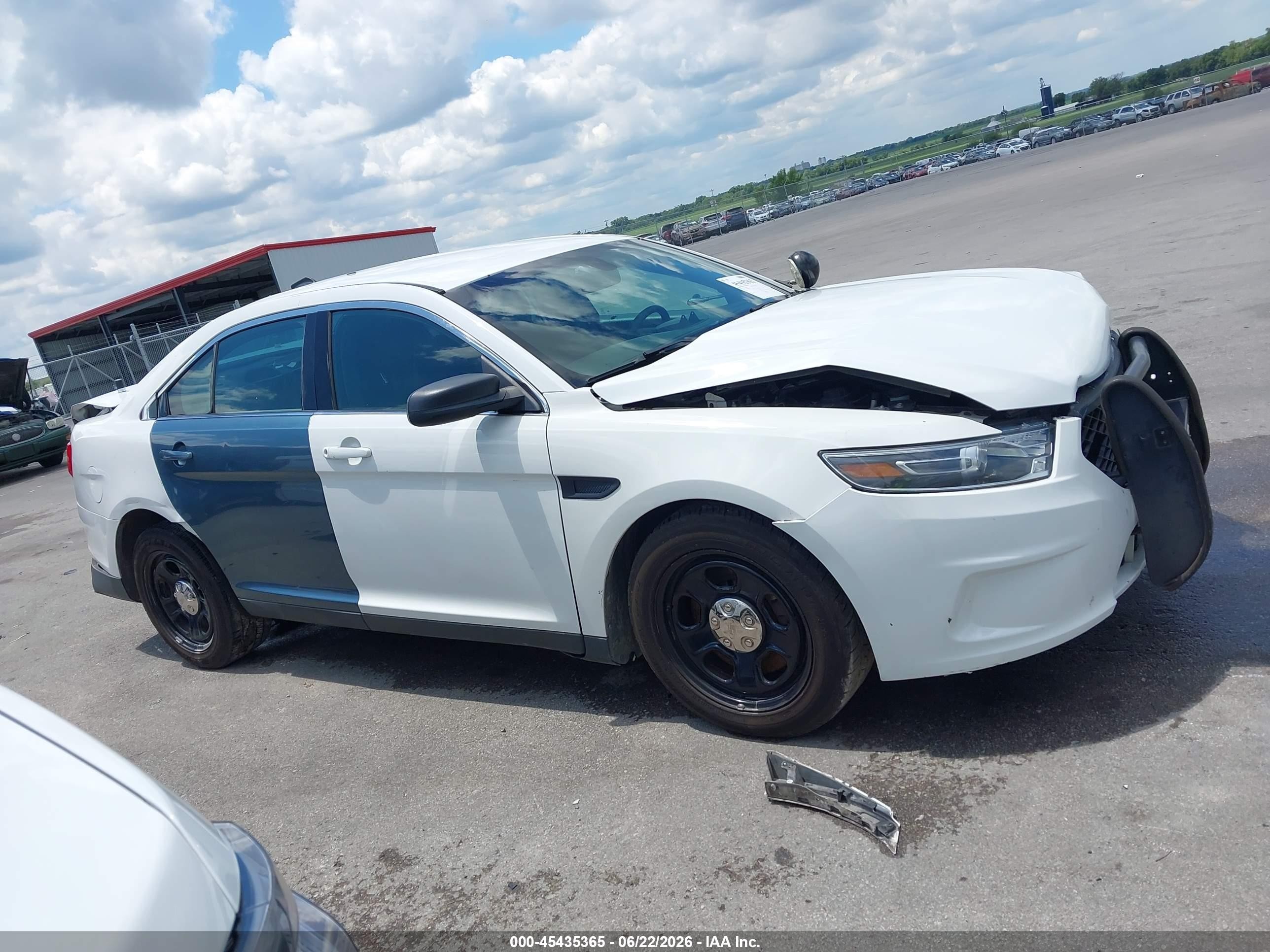 2015 Ford Police Interceptor   White vin: 1FAHP2MK2FG149036