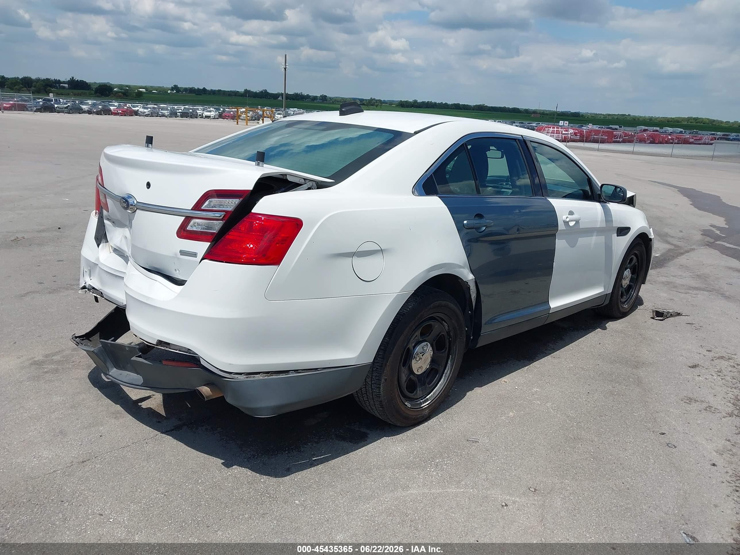 2015 Ford Police Interceptor   White vin: 1FAHP2MK2FG149036