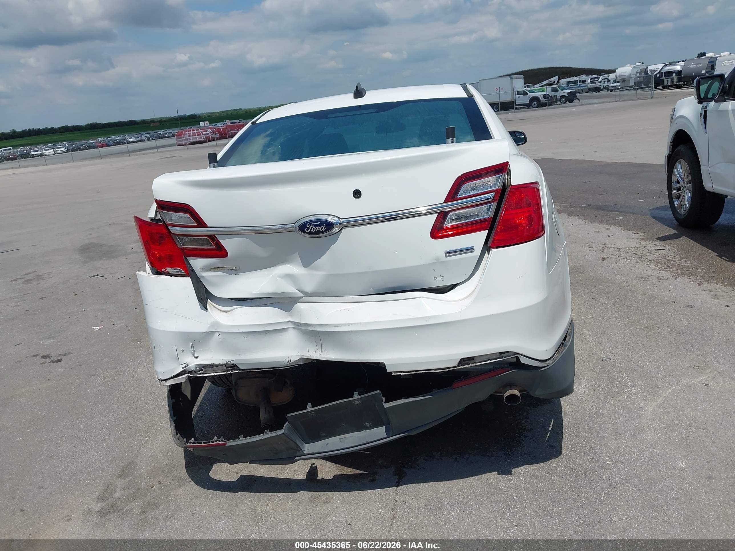 2015 Ford Police Interceptor   White vin: 1FAHP2MK2FG149036