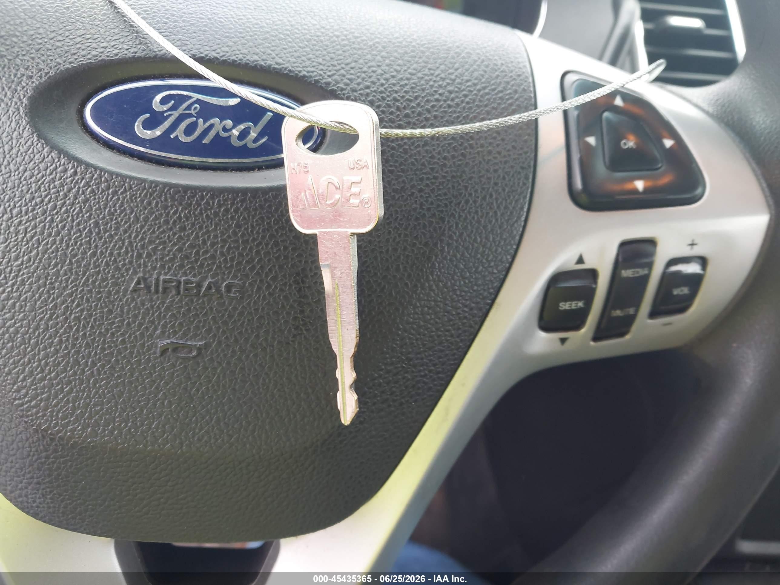 2015 Ford Police Interceptor   White vin: 1FAHP2MK2FG149036