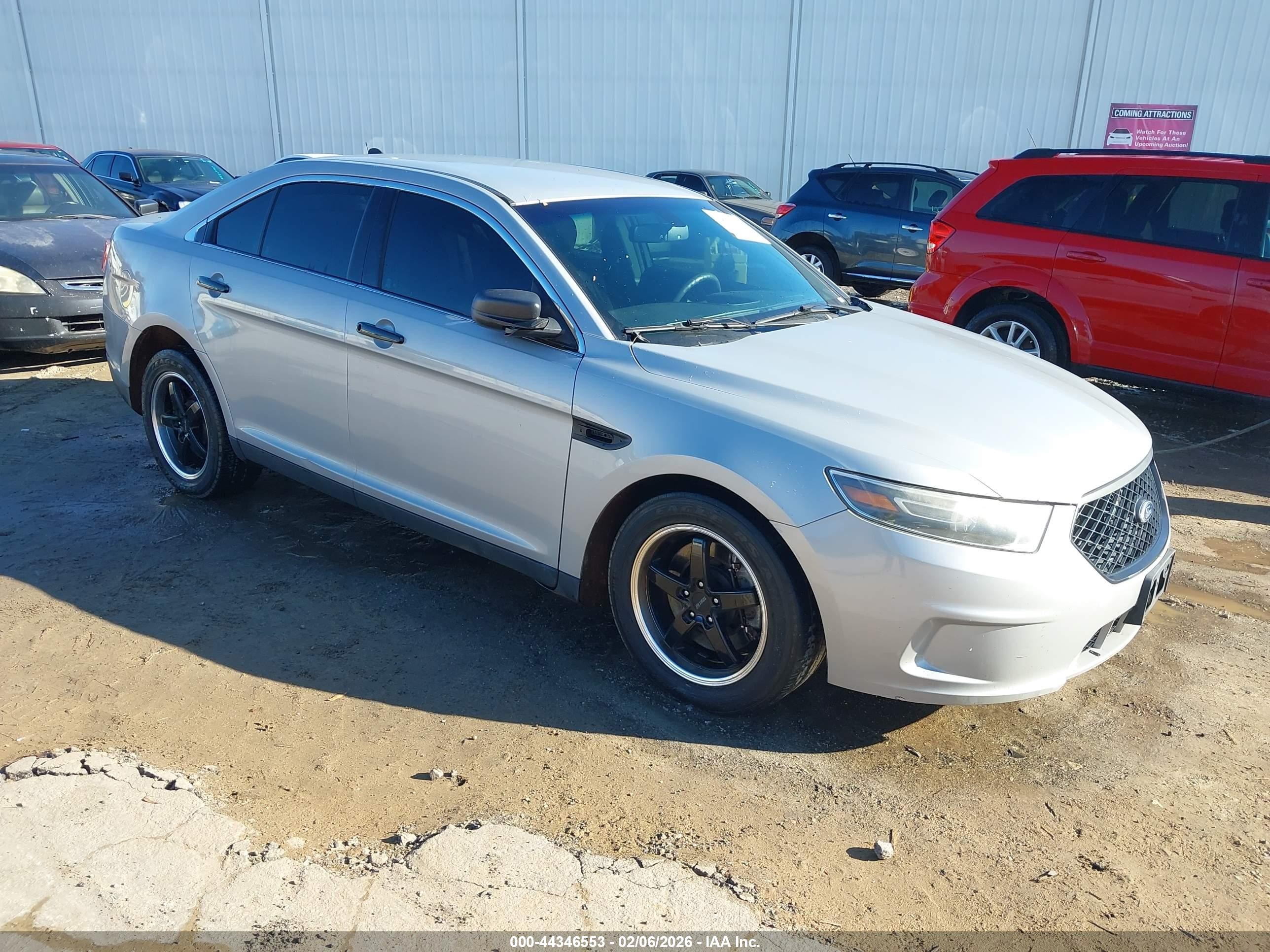 2015 Ford Police Interceptor   Серебряный vin: 1FAHP2MK2FG180576