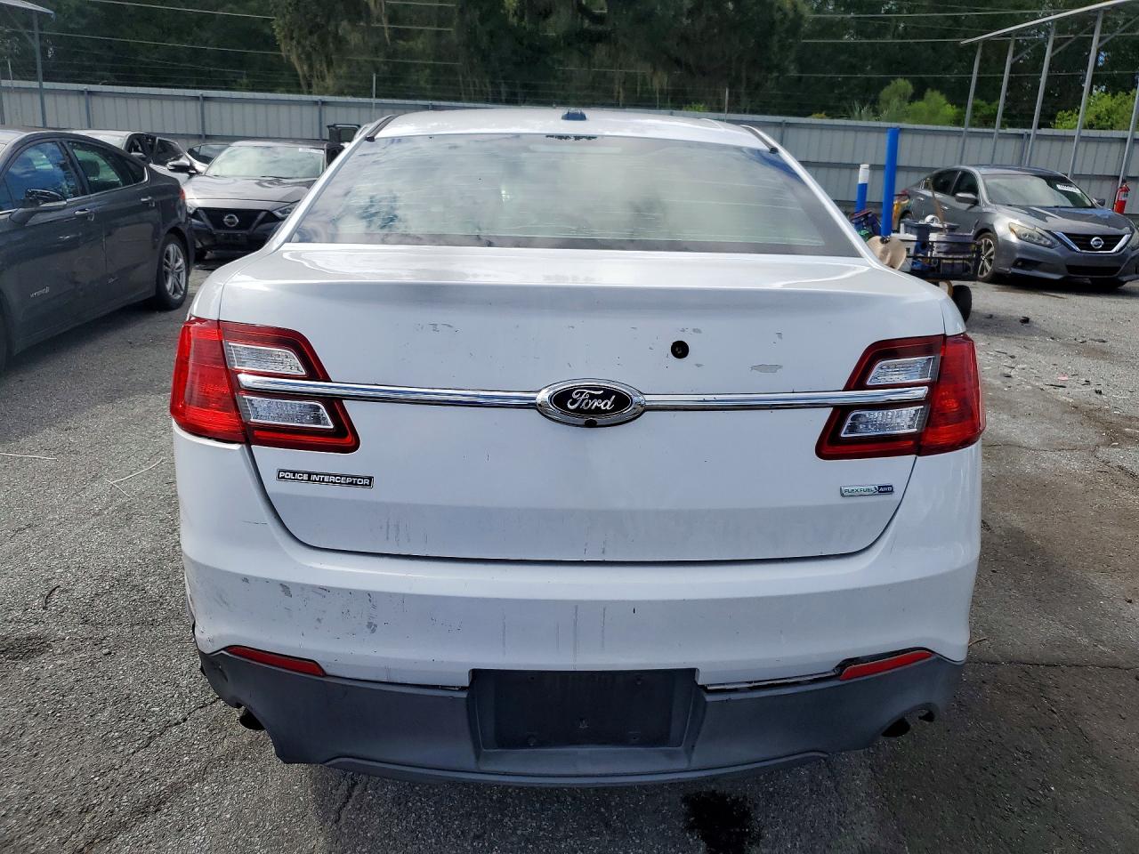2017 Ford Taurus Police Interceptor White vin: 1FAHP2MK2HG119893