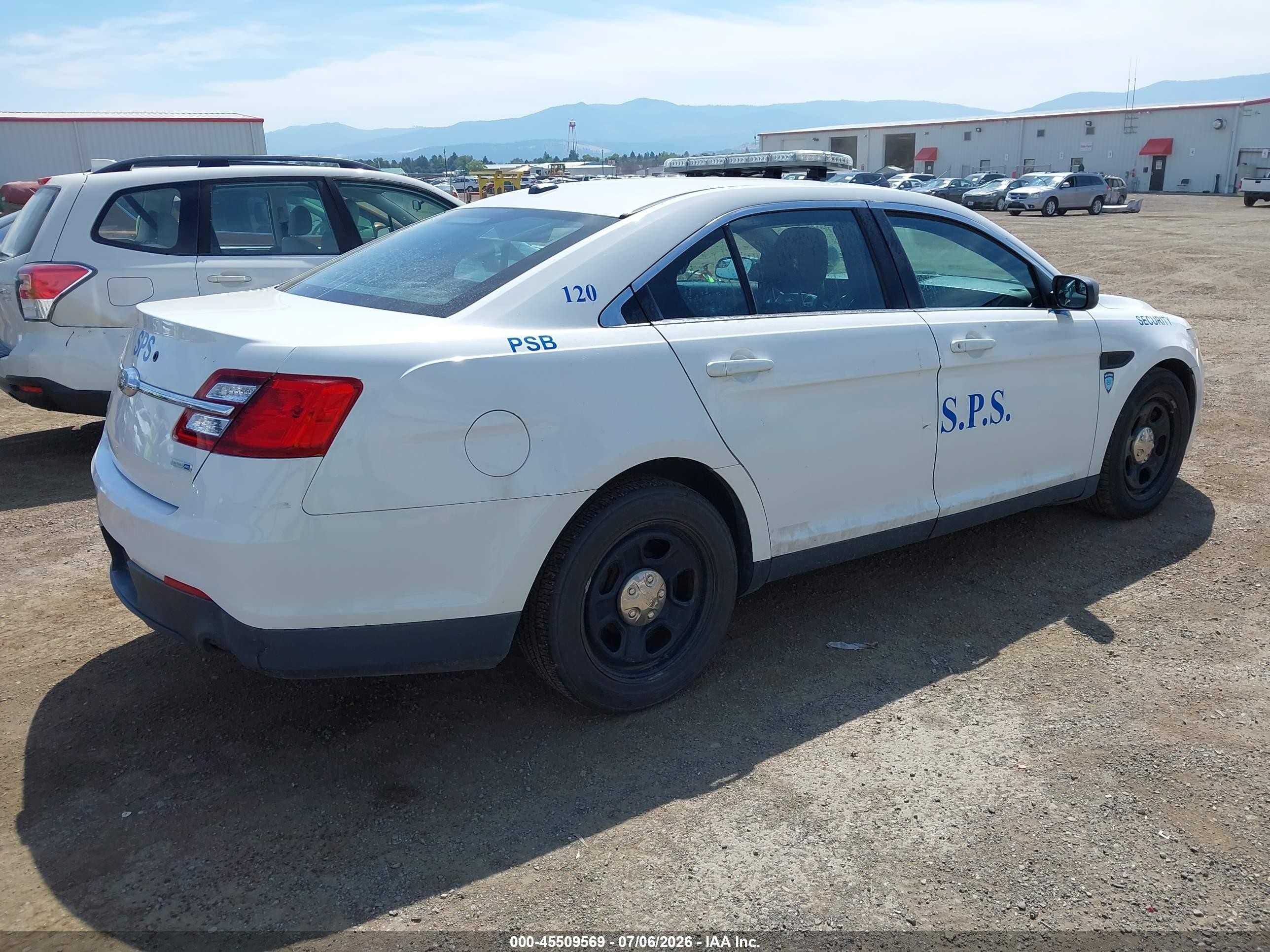 2015 Ford Taurus   White vin: 1FAHP2MK3FG176357