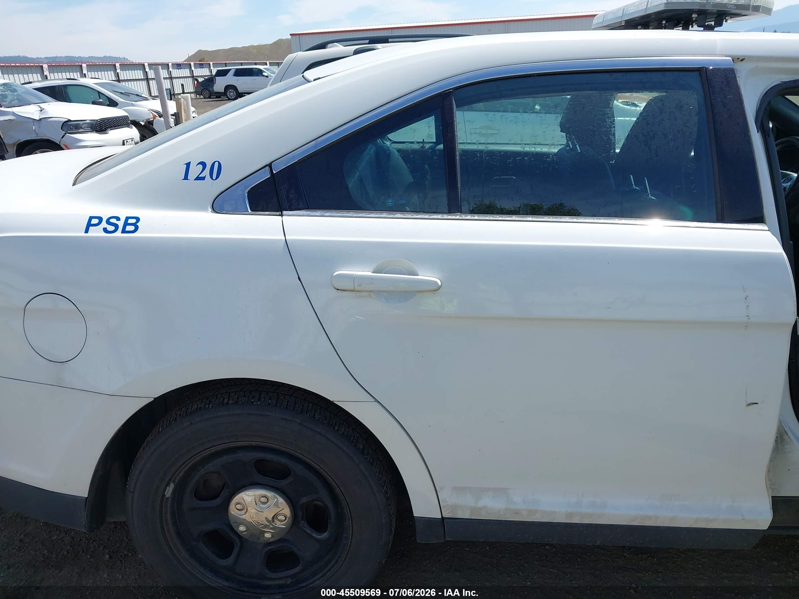 2015 Ford Taurus   White vin: 1FAHP2MK3FG176357