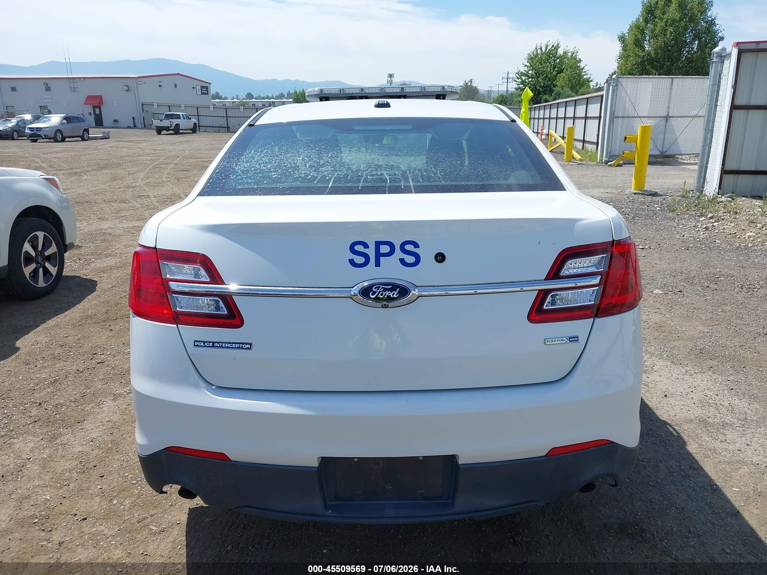 2015 Ford Taurus   White vin: 1FAHP2MK3FG176357