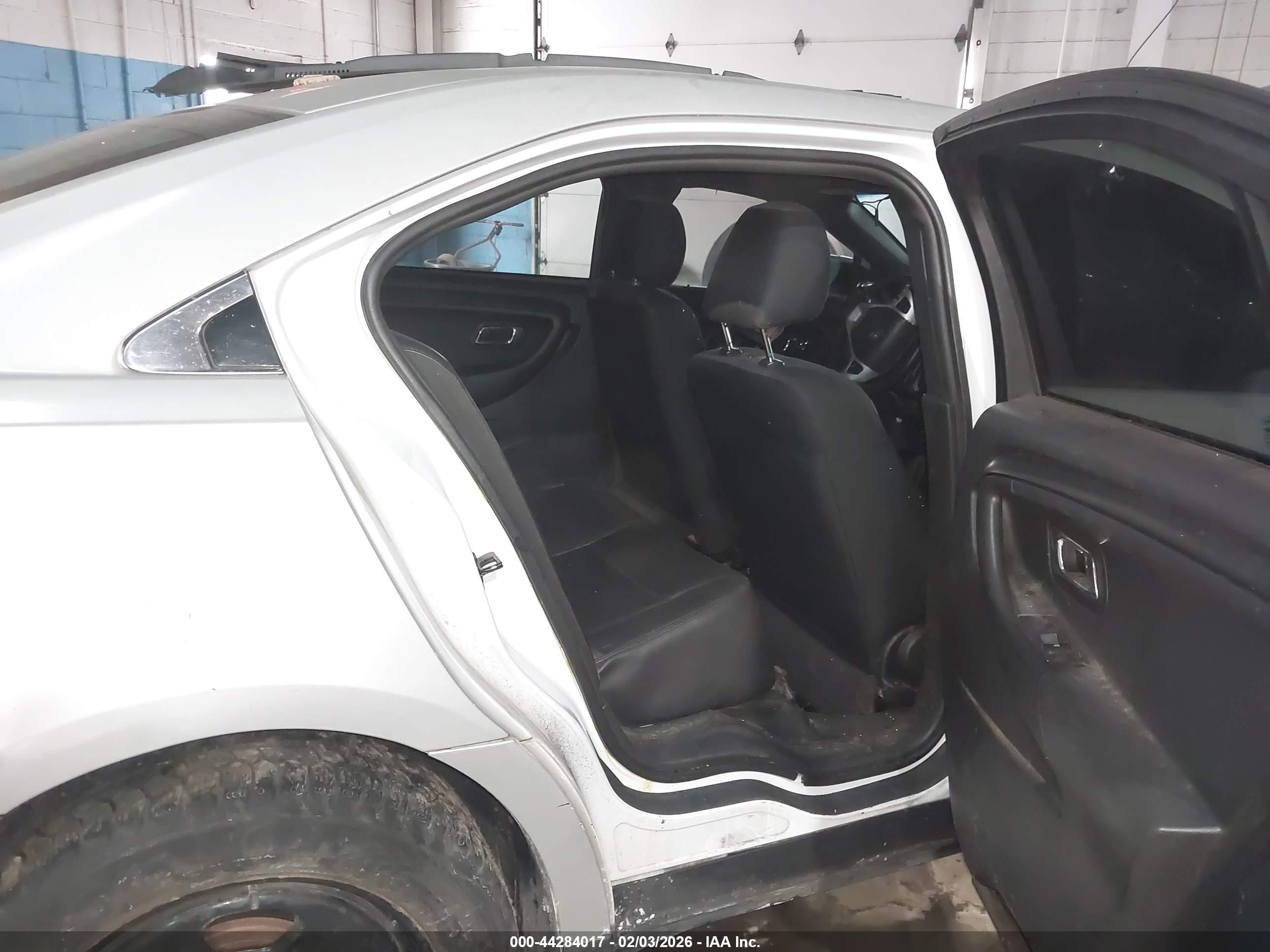 2014 Ford Police Interceptor   Silver vin: 1FAHP2MK4EG124119