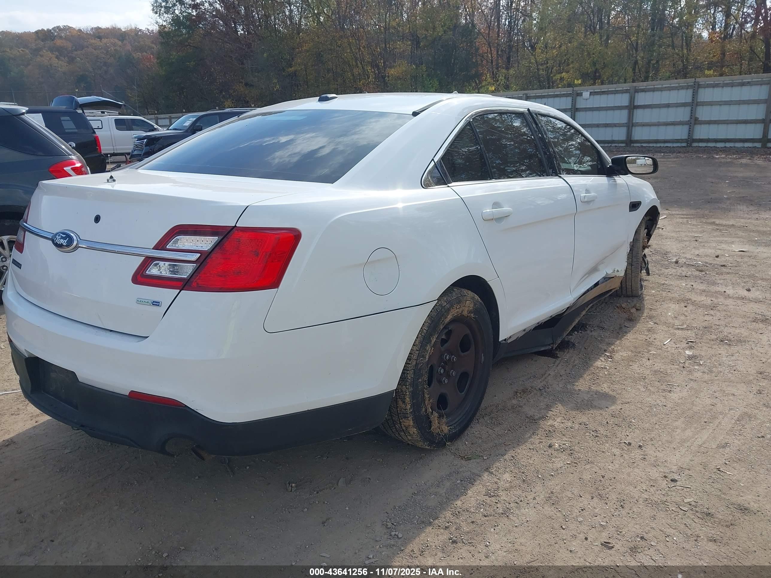 2014 Ford Police Interceptor   White vin: 1FAHP2MK4EG151238