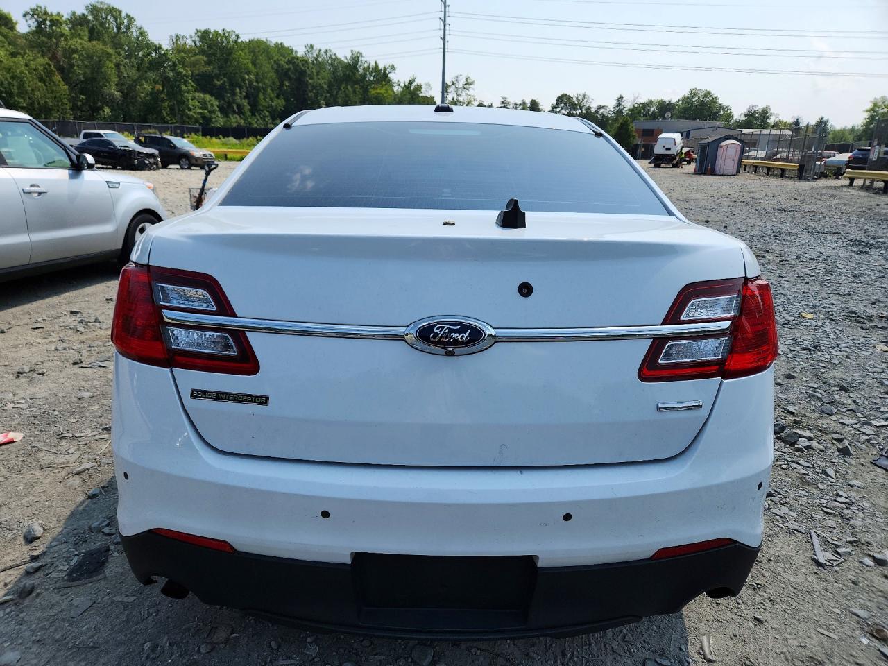 2015 Ford Taurus Police Interceptor Белый vin: 1FAHP2MK4FG140855