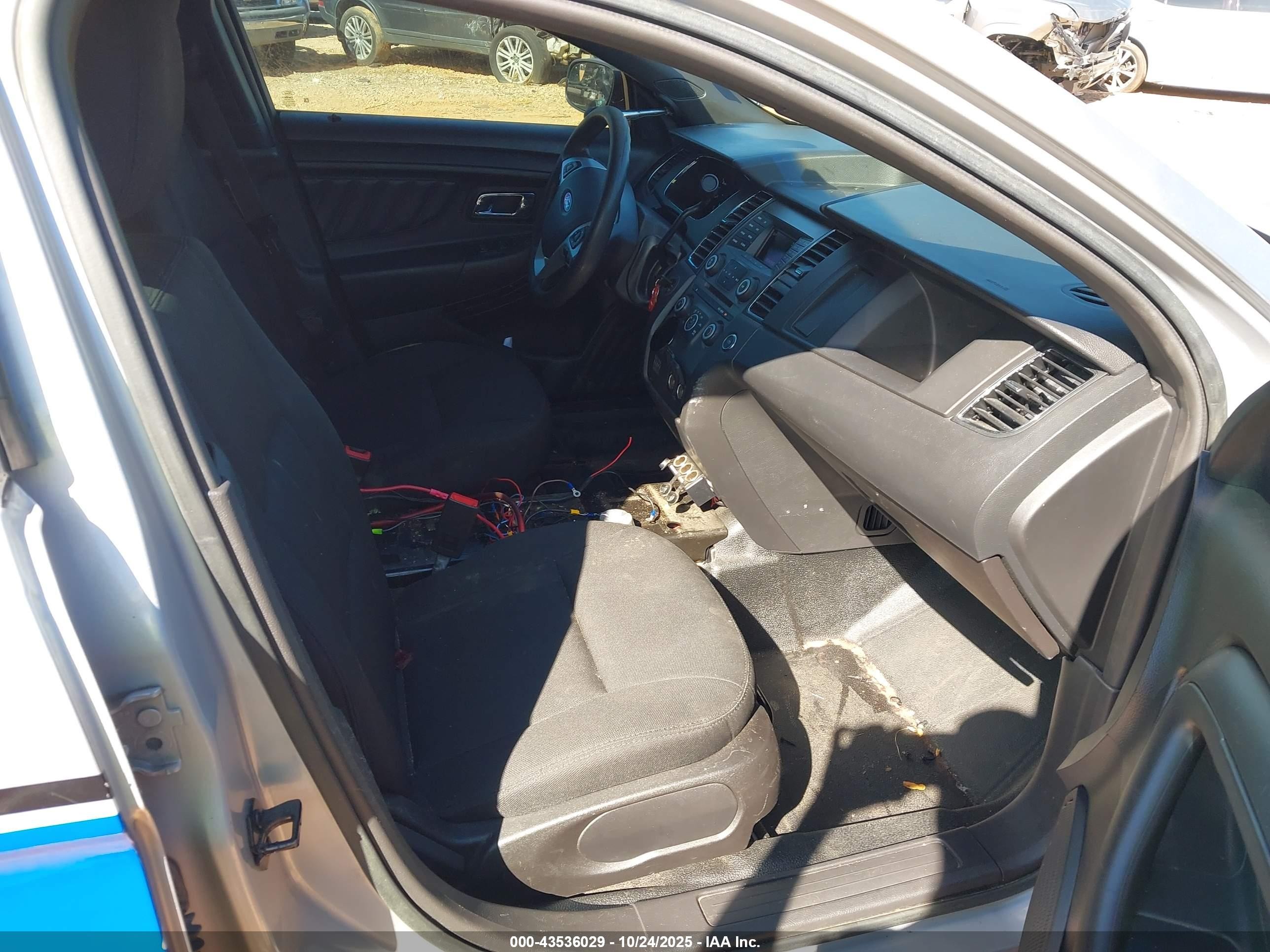 2015 Ford Police Interceptor   Silver vin: 1FAHP2MK5FG162069