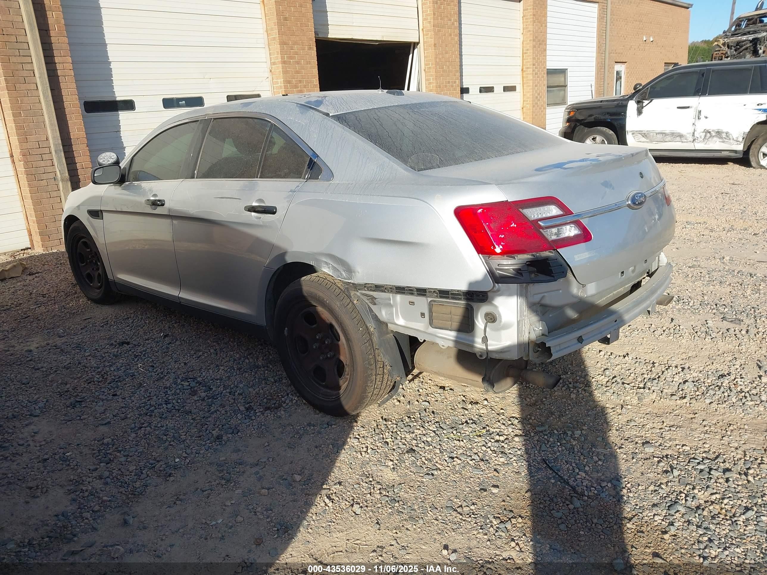 2015 Ford Police Interceptor   Silver vin: 1FAHP2MK5FG162069