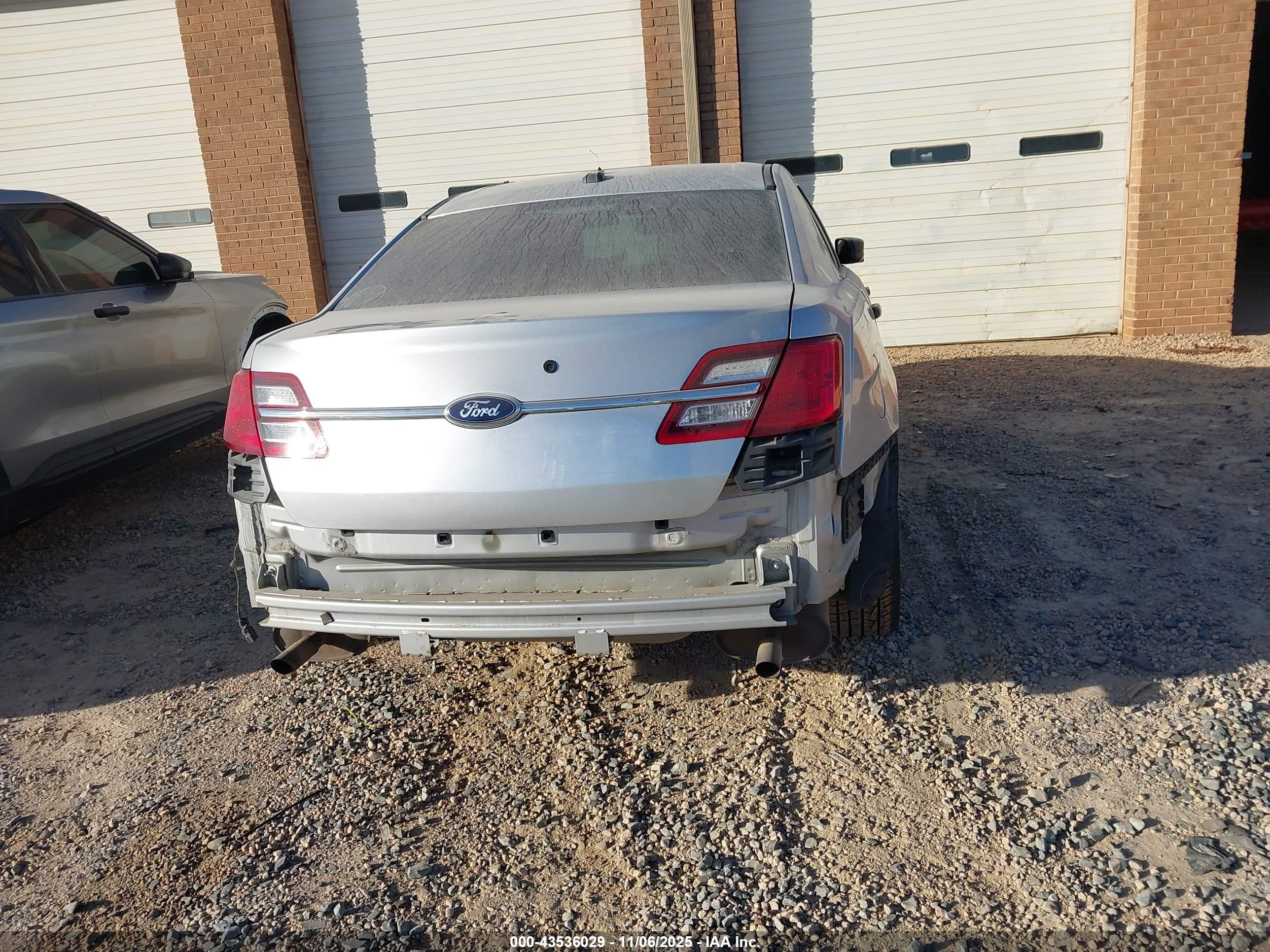 2015 Ford Police Interceptor   Silver vin: 1FAHP2MK5FG162069