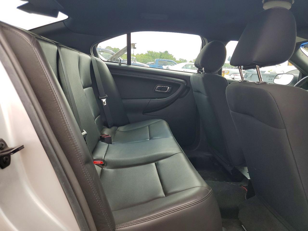 2014 Ford Taurus Police Interceptor Серебряный vin: 1FAHP2MK6EG119973
