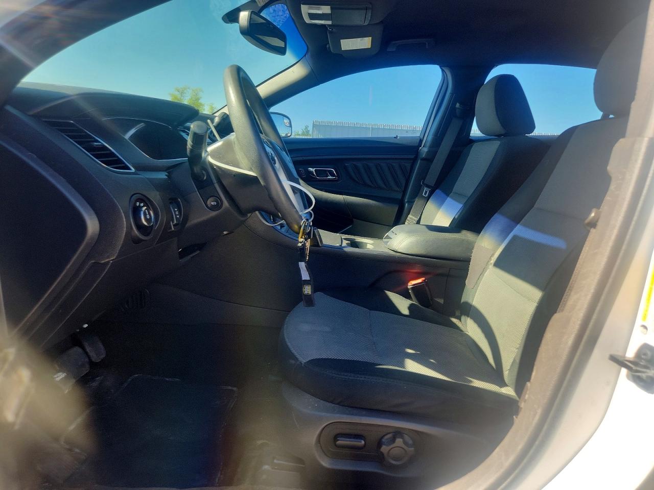 2015 Ford Taurus Police Interceptor White vin: 1FAHP2MK7FG119787