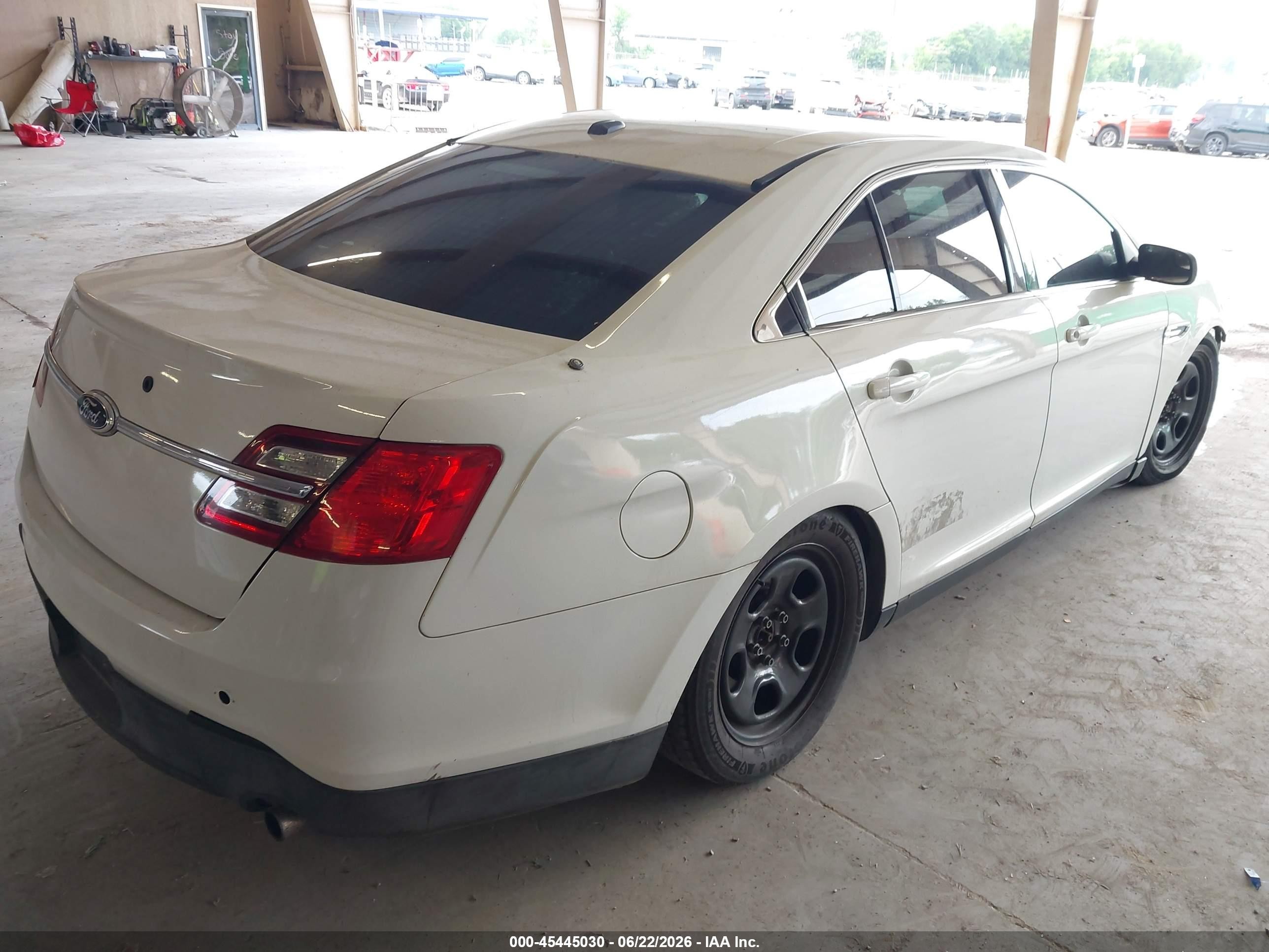 2014 Ford Police Interceptor White vin: 1FAHP2MK8EG178555