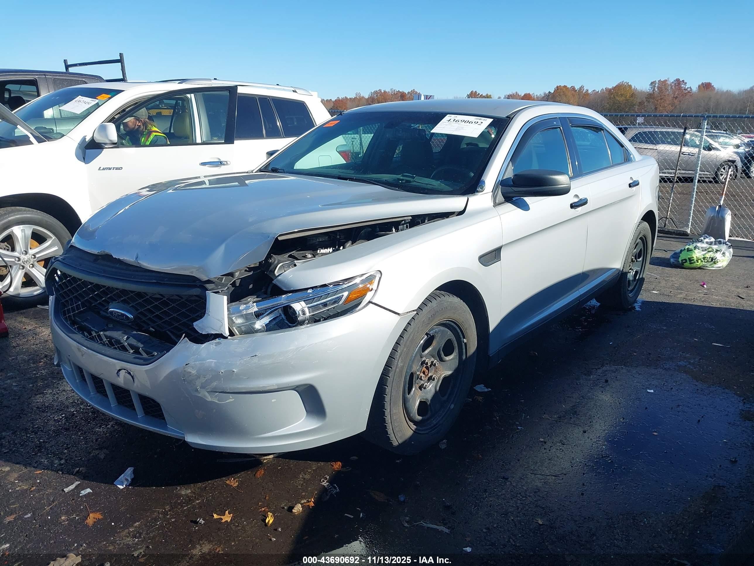 2015 Ford Police Interceptor   Silver vin: 1FAHP2MK8FG109253