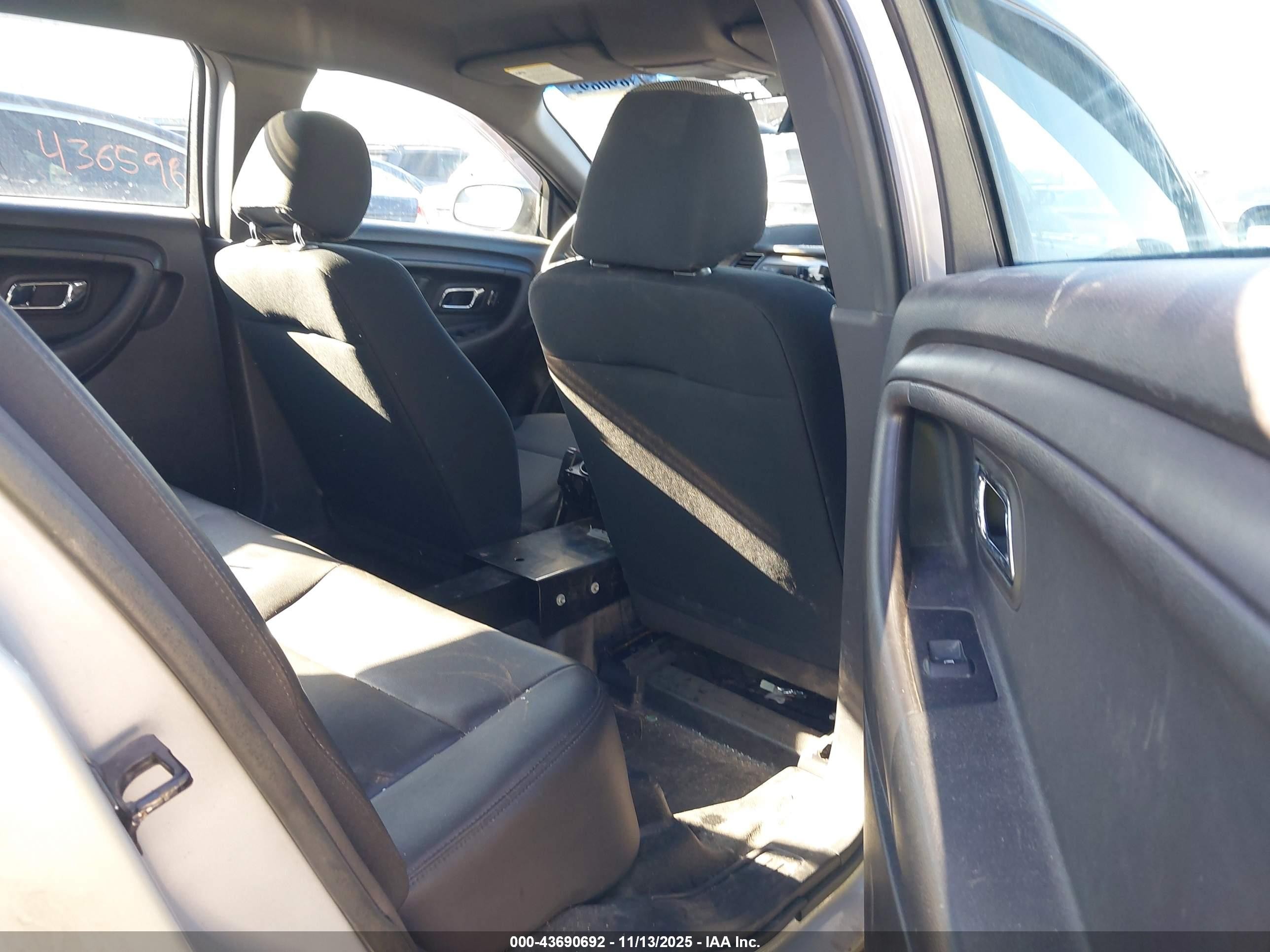 2015 Ford Police Interceptor   Silver vin: 1FAHP2MK8FG109253