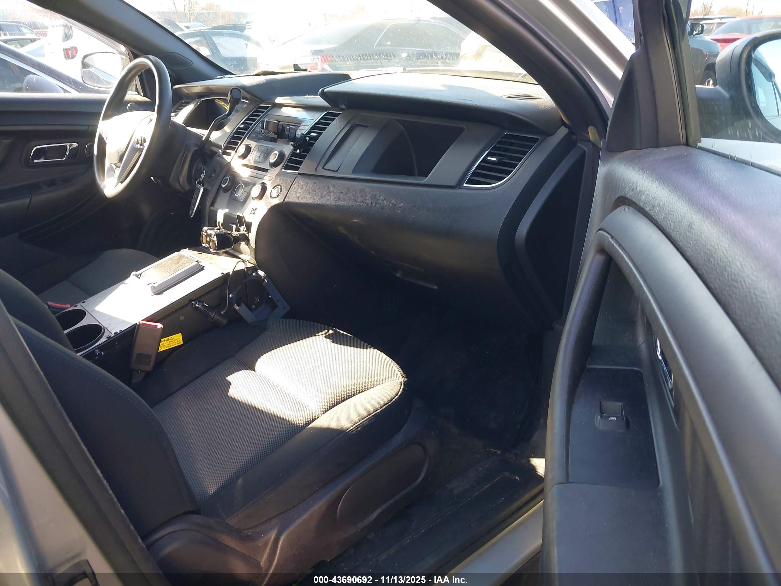 2015 Ford Police Interceptor   Silver vin: 1FAHP2MK8FG109253