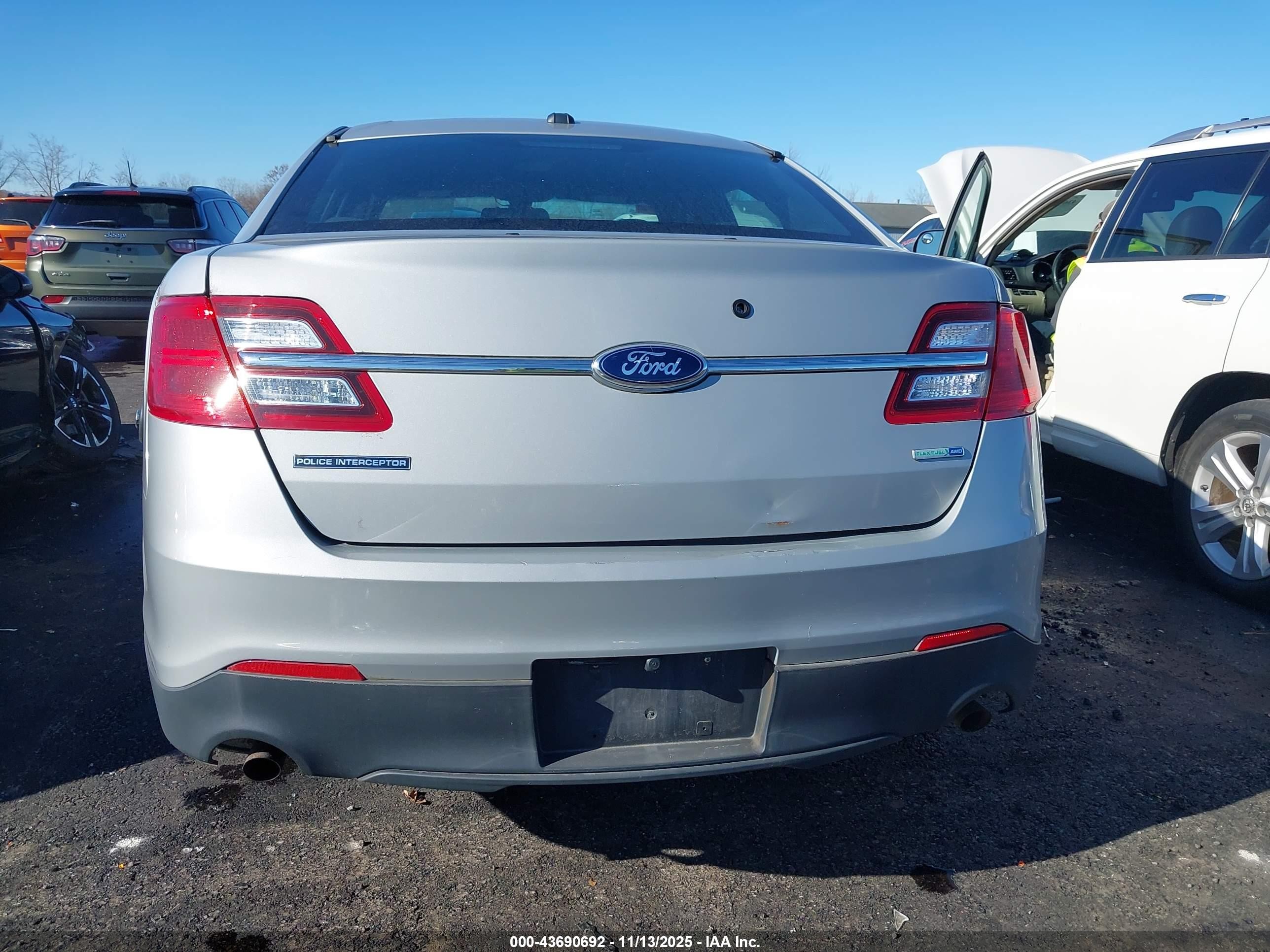 2015 Ford Police Interceptor   Silver vin: 1FAHP2MK8FG109253