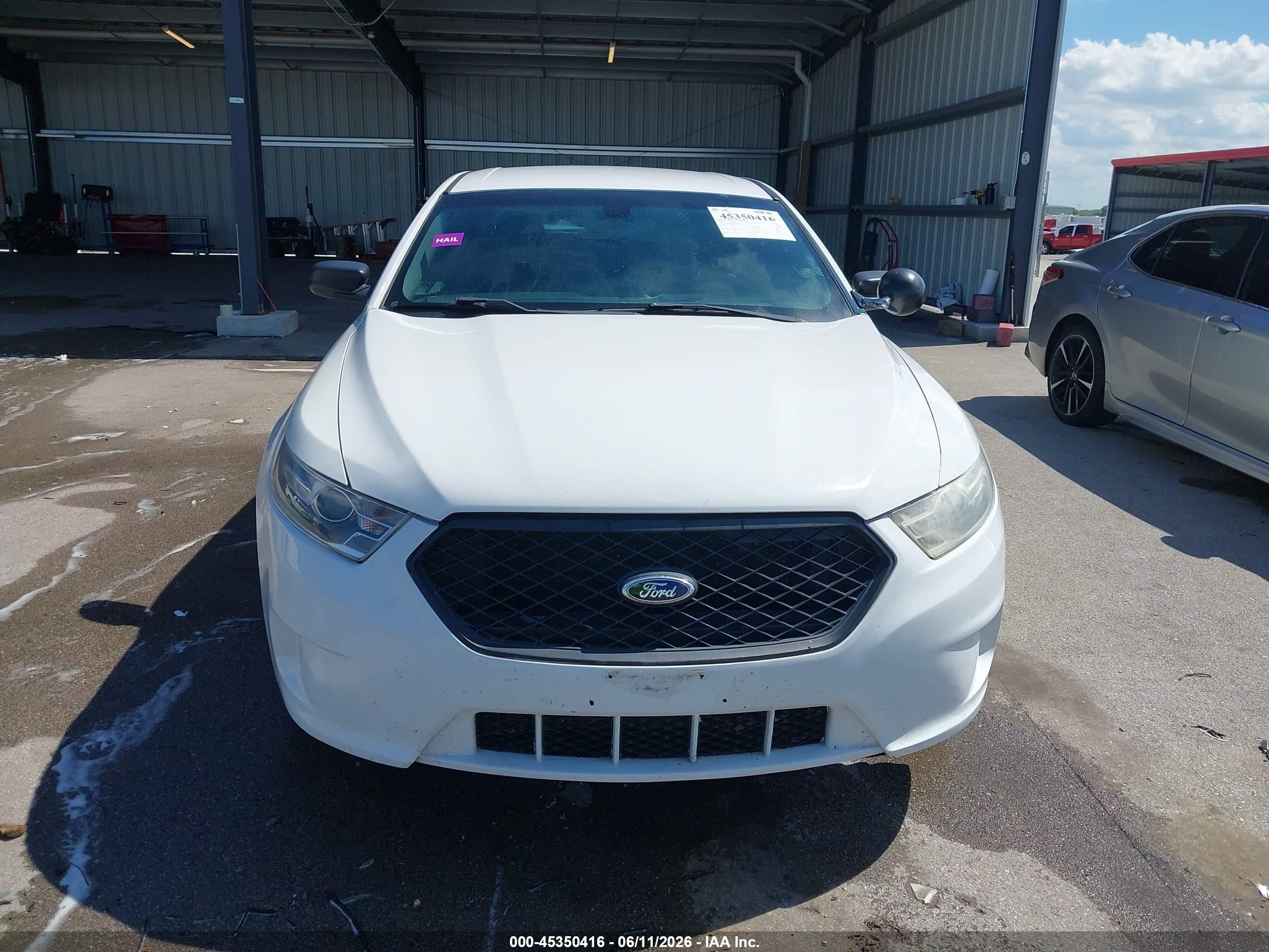 2014 Ford Police Interceptor   Белый vin: 1FAHP2MKXEG166472