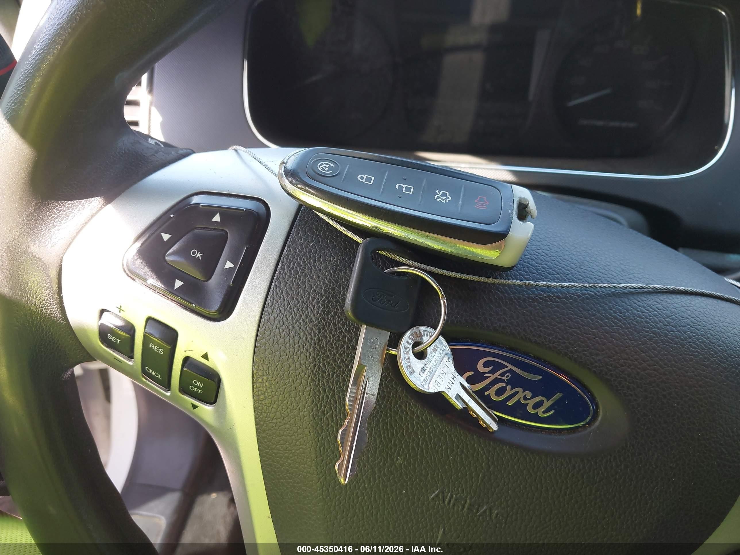 2014 Ford Police Interceptor   Белый vin: 1FAHP2MKXEG166472